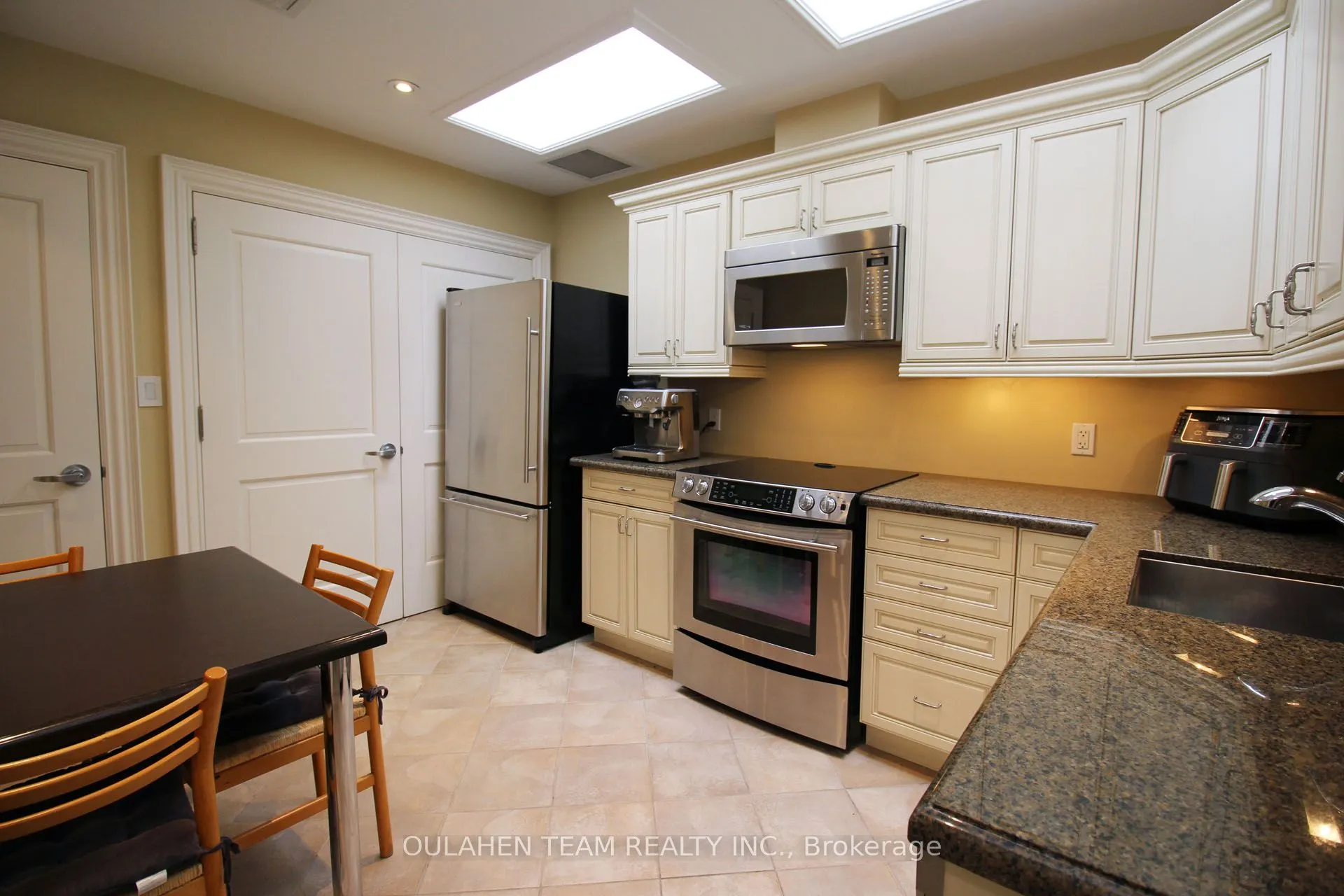4685 Yonge Street, #202