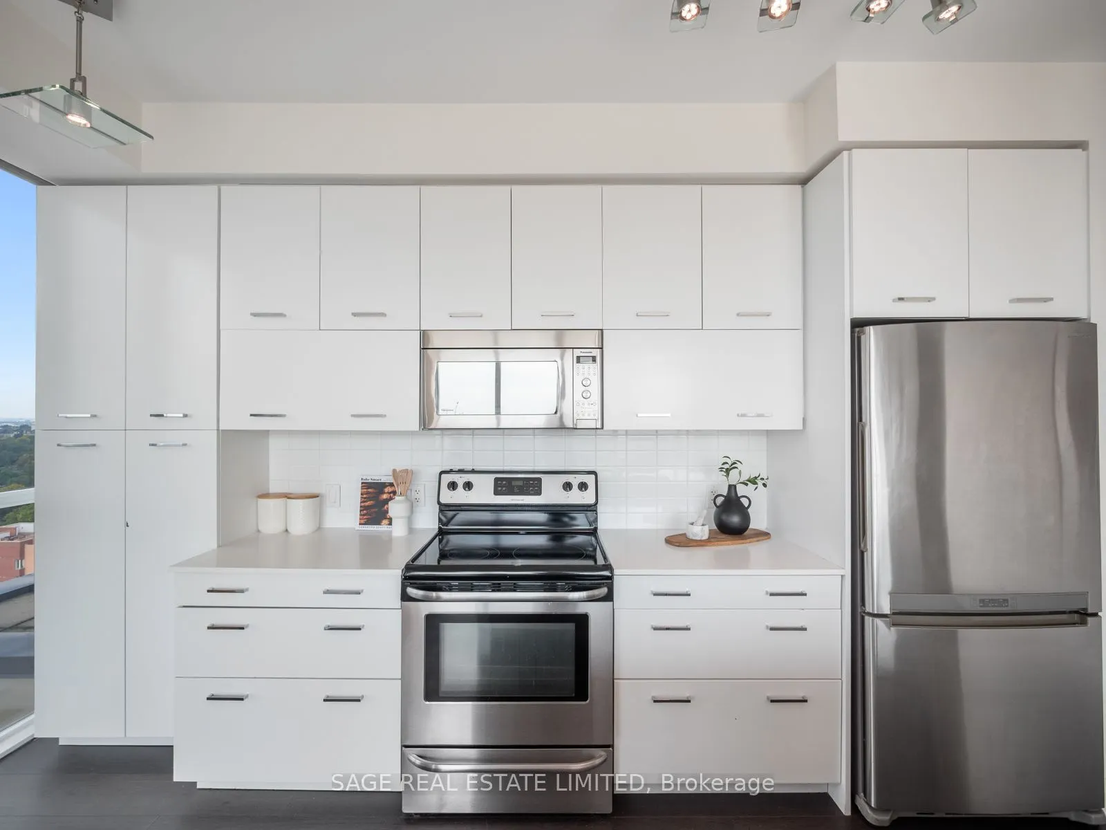 530 St Clair Avenue W, #1708