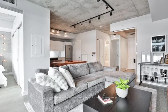 39 Brant Street, #915