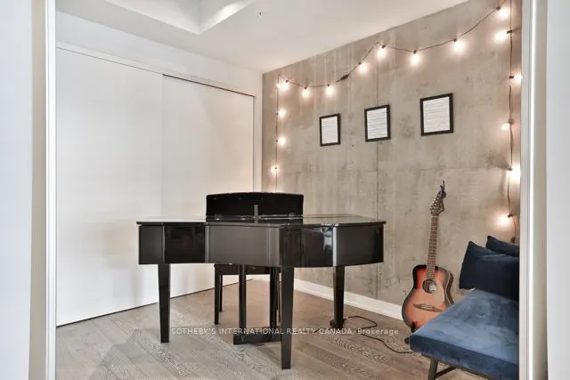 39 Brant Street, #915
