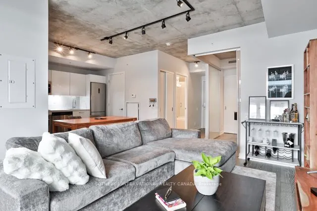 39 Brant Street, #915