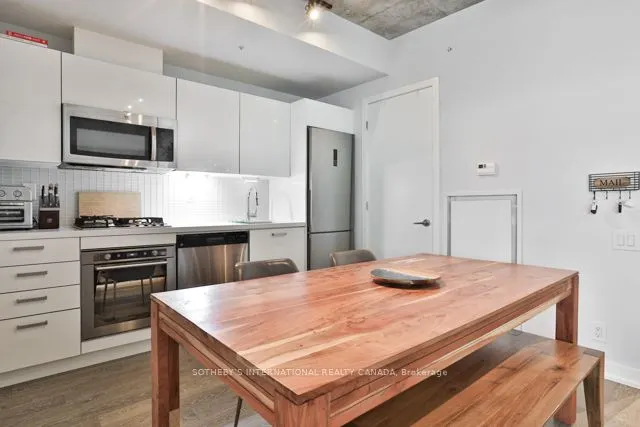 39 Brant Street, #915