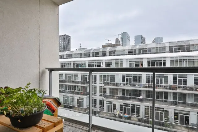 39 Brant Street, #915