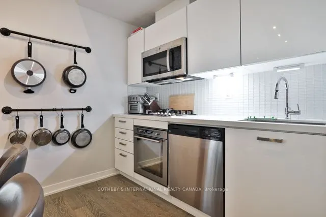 39 Brant Street, #915