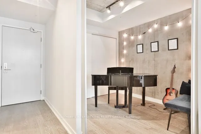 39 Brant Street, #915