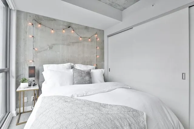 39 Brant Street, #915