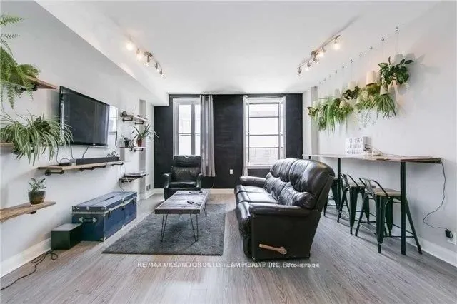 398 King Street E