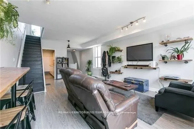 398 King Street E