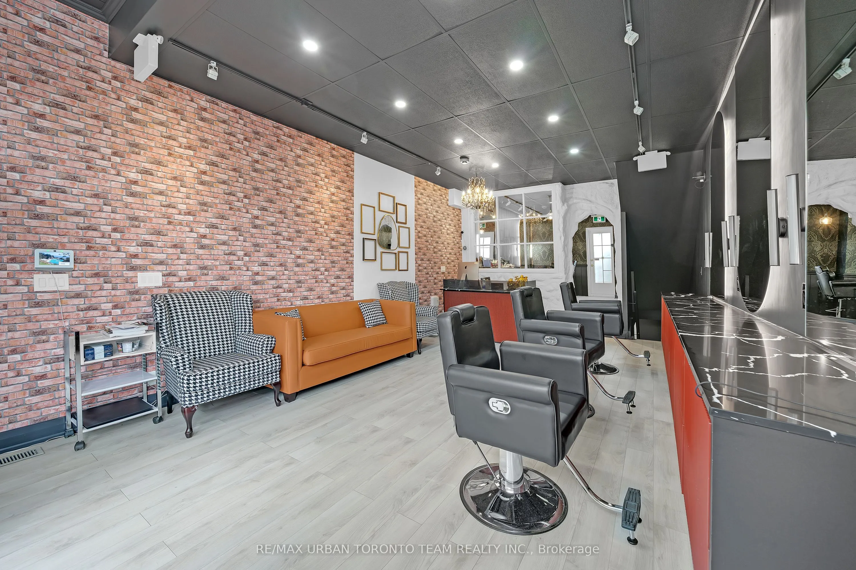 398 King Street E