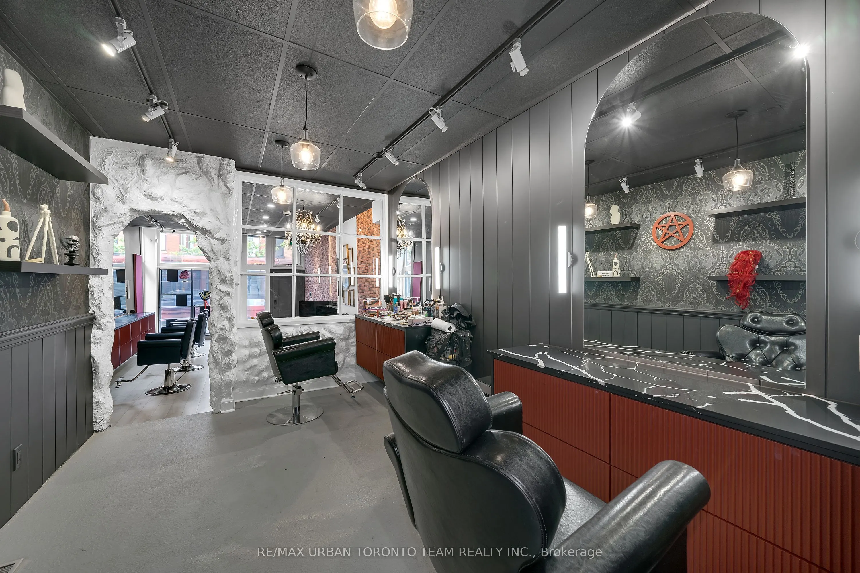 398 King Street E
