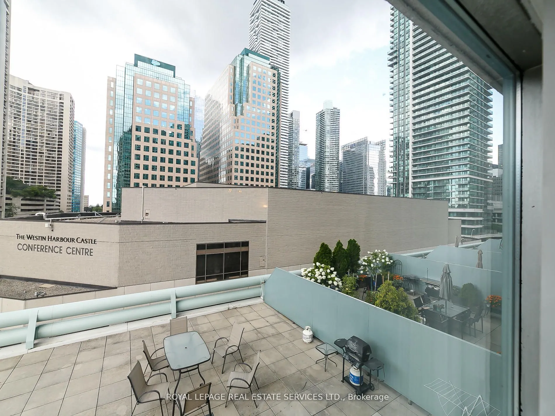 10 Queens Quay W, #407