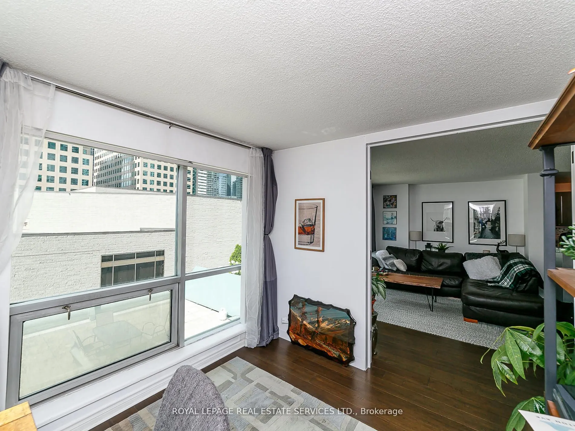 10 Queens Quay W, #407