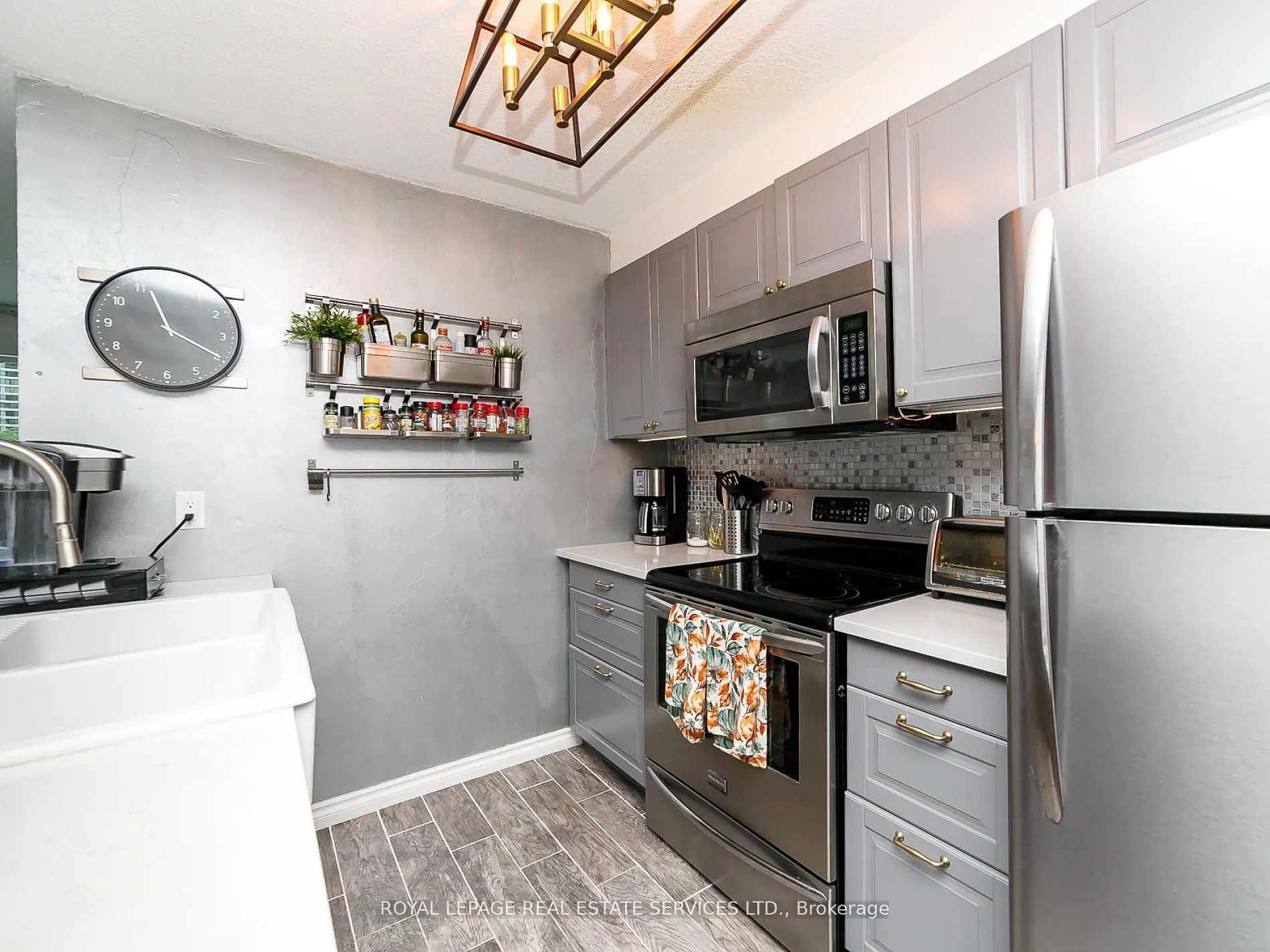 10 Queens Quay W, #407