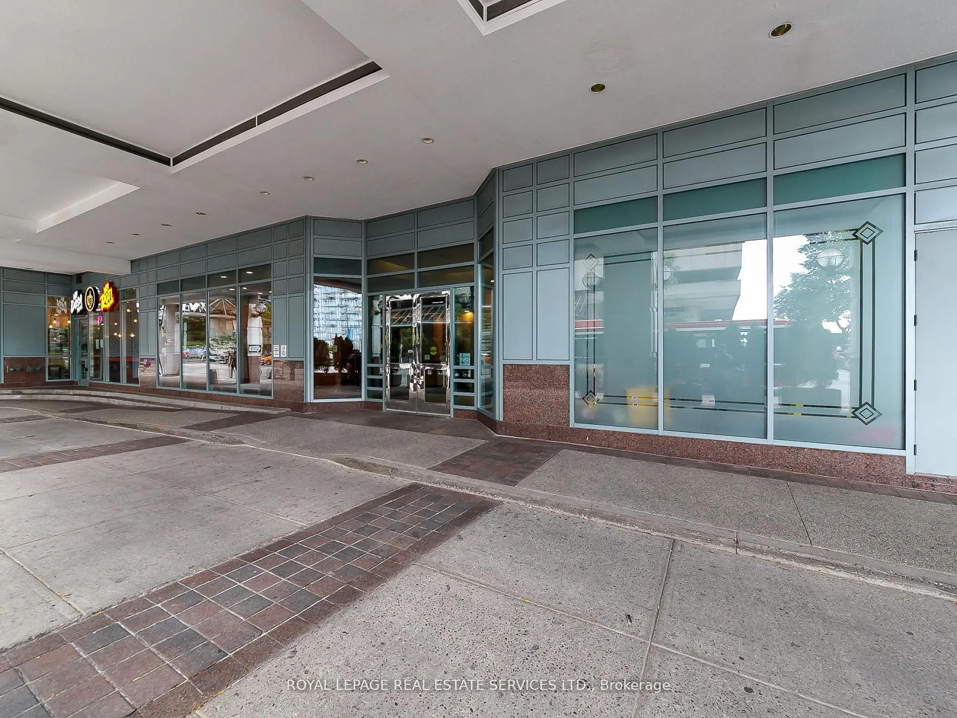10 Queens Quay W, #407