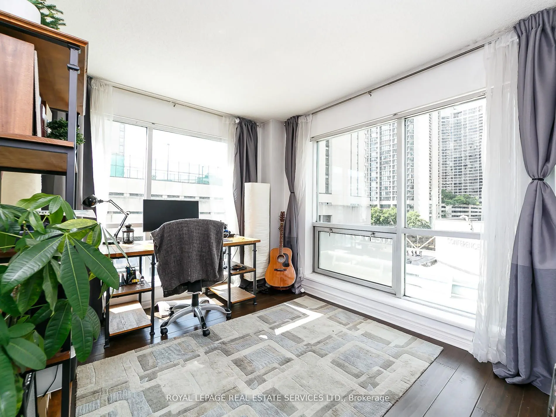 10 Queens Quay W, #407