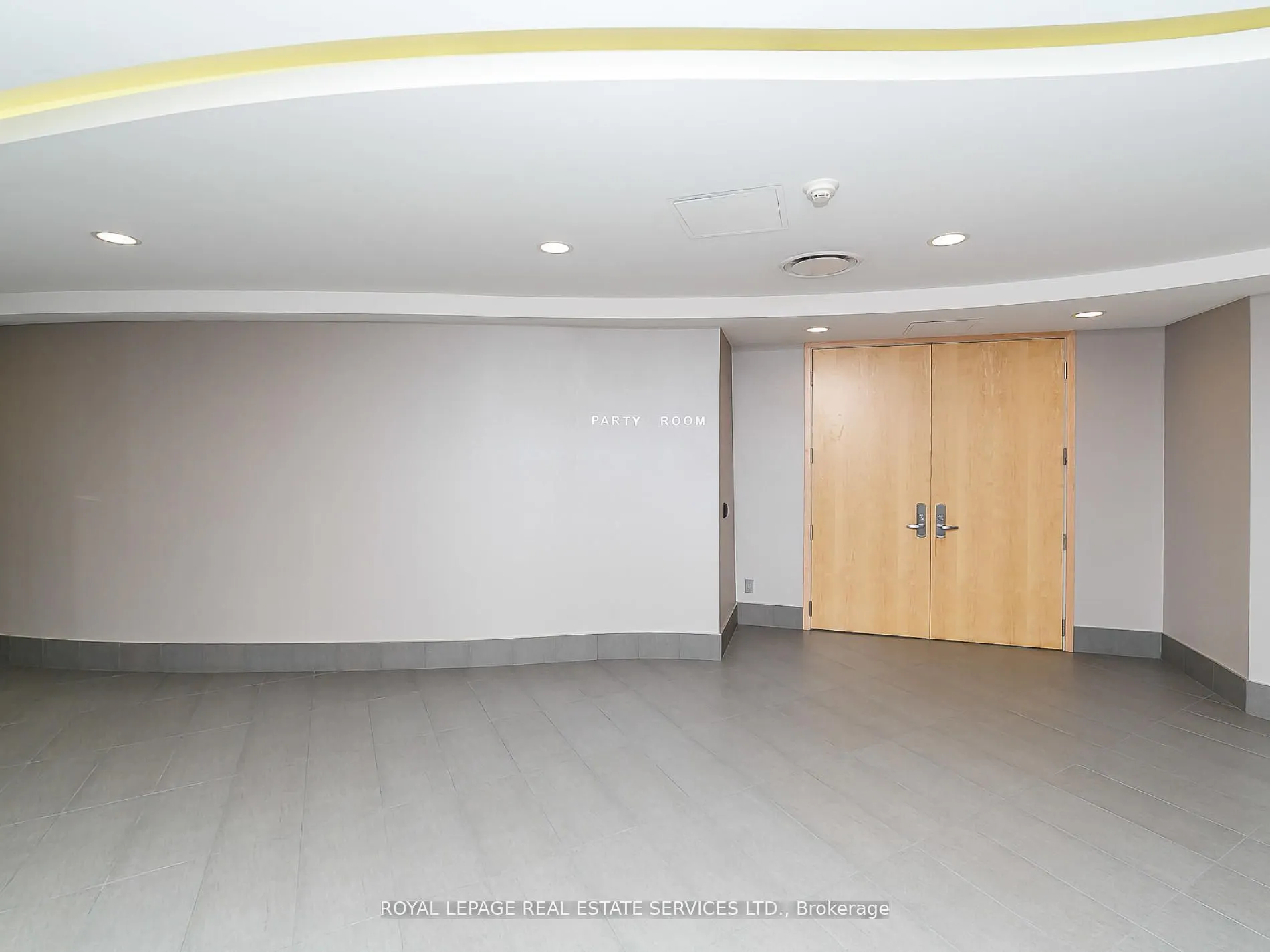 10 Queens Quay W, #407