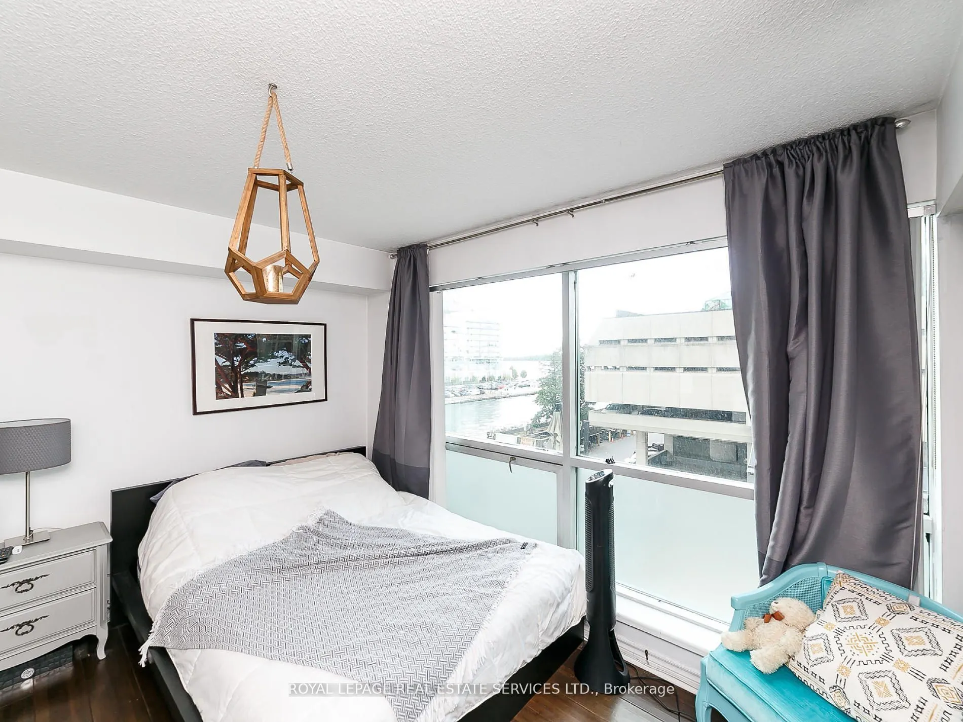10 Queens Quay W, #407