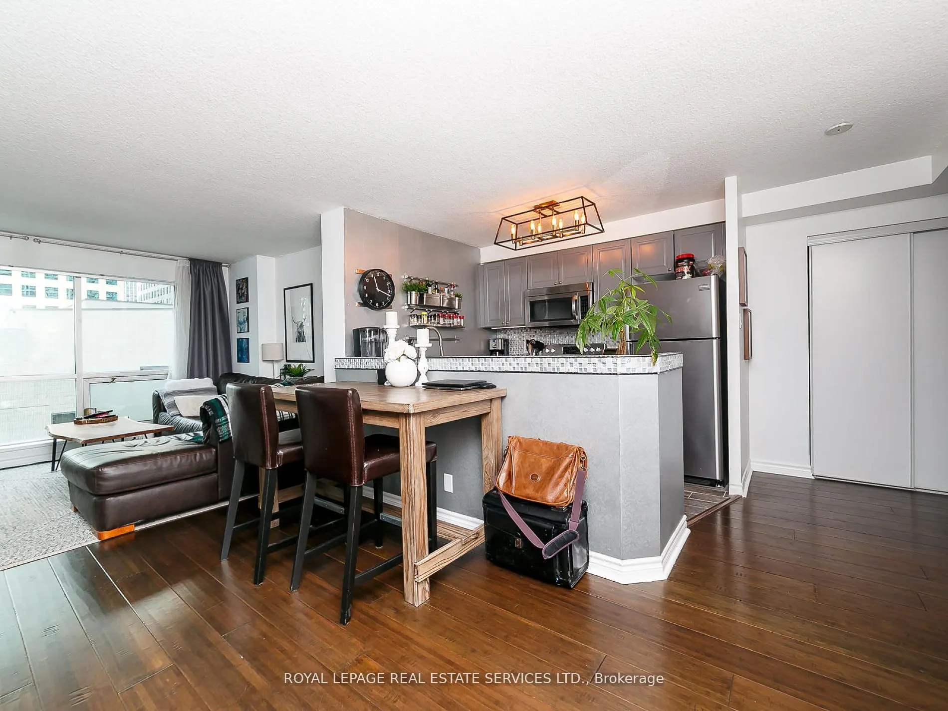 10 Queens Quay W, #407