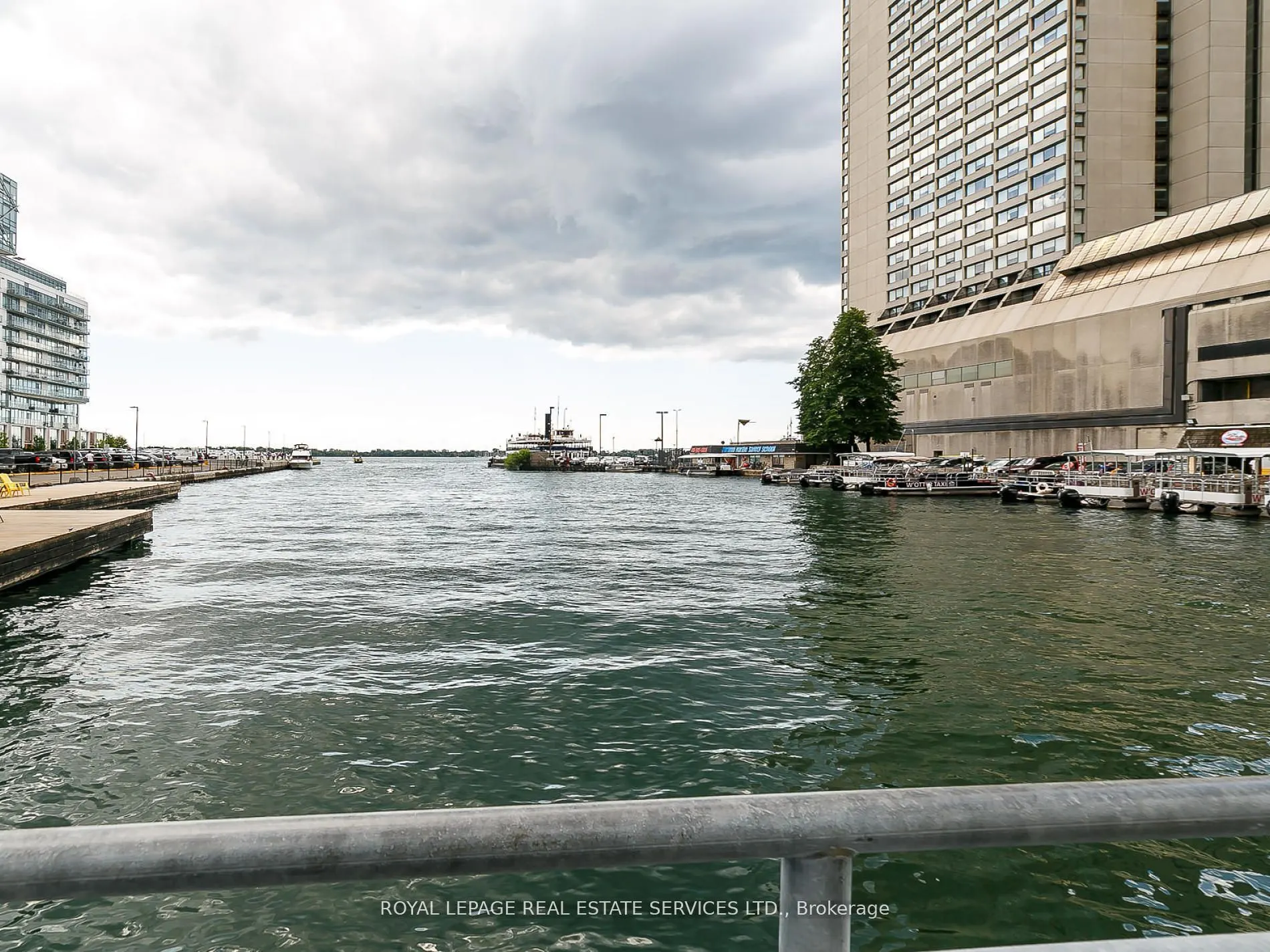 10 Queens Quay W, #407