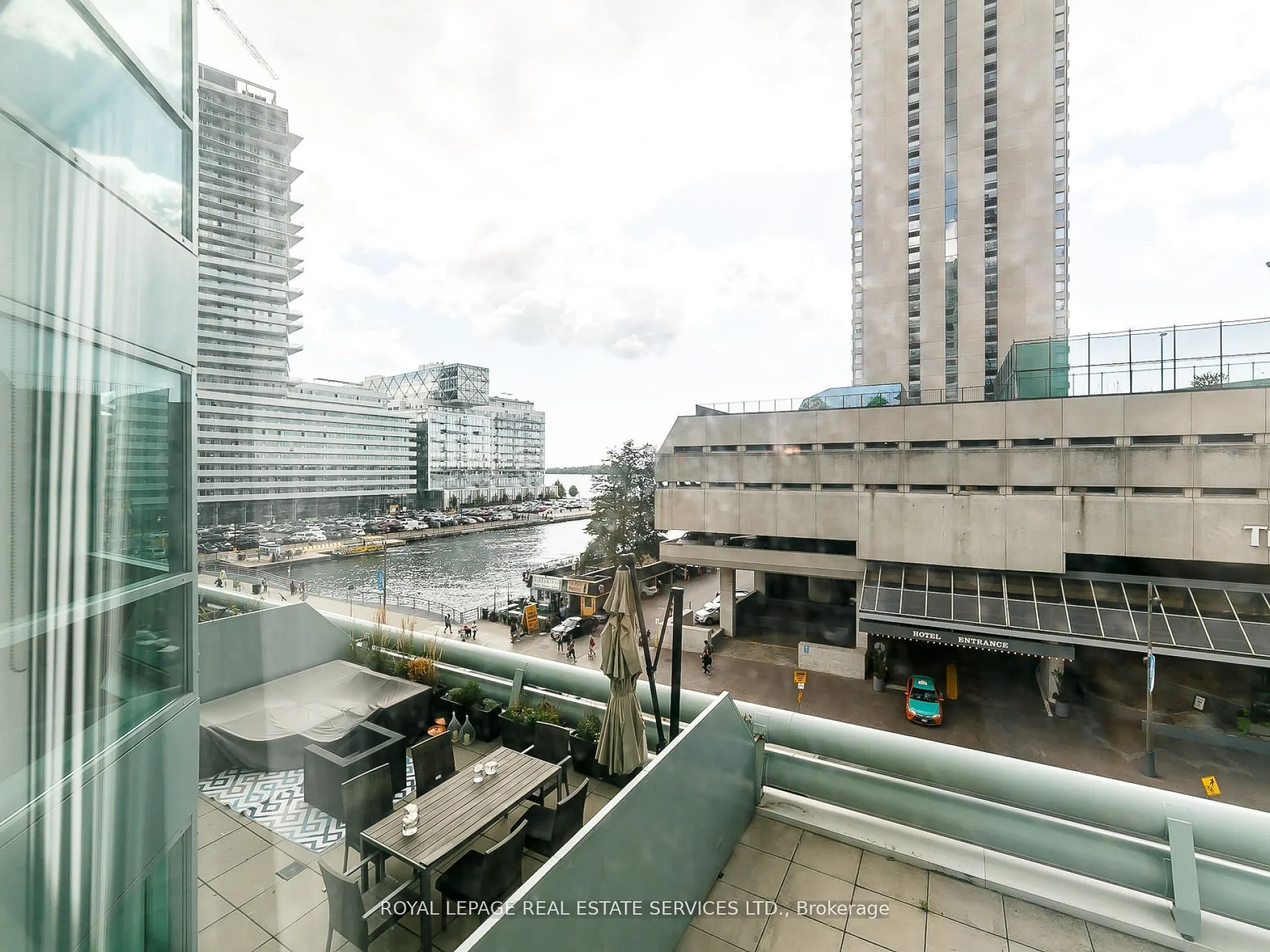 10 Queens Quay W, #407