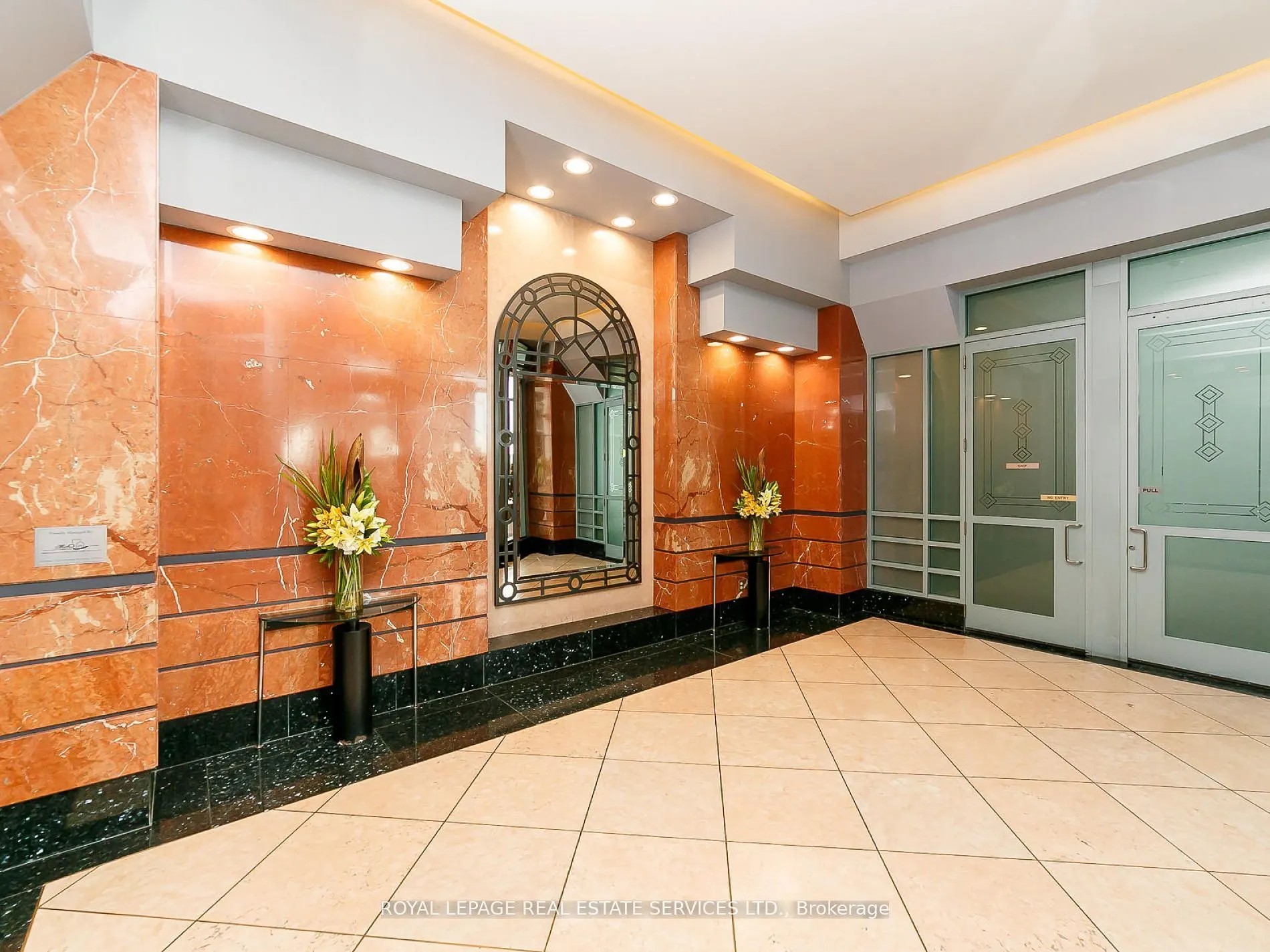 10 Queens Quay W, #407