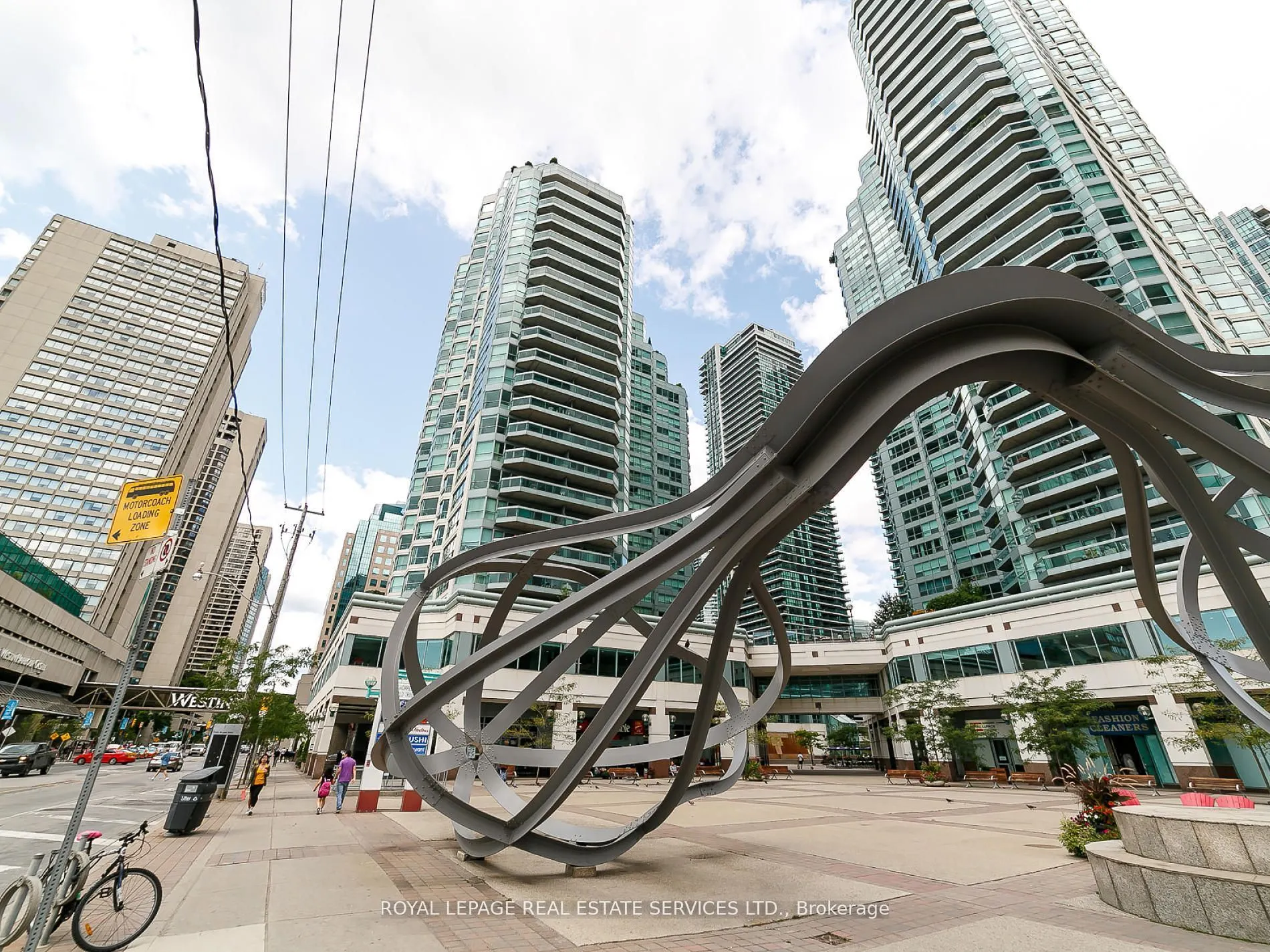 10 Queens Quay W, #407