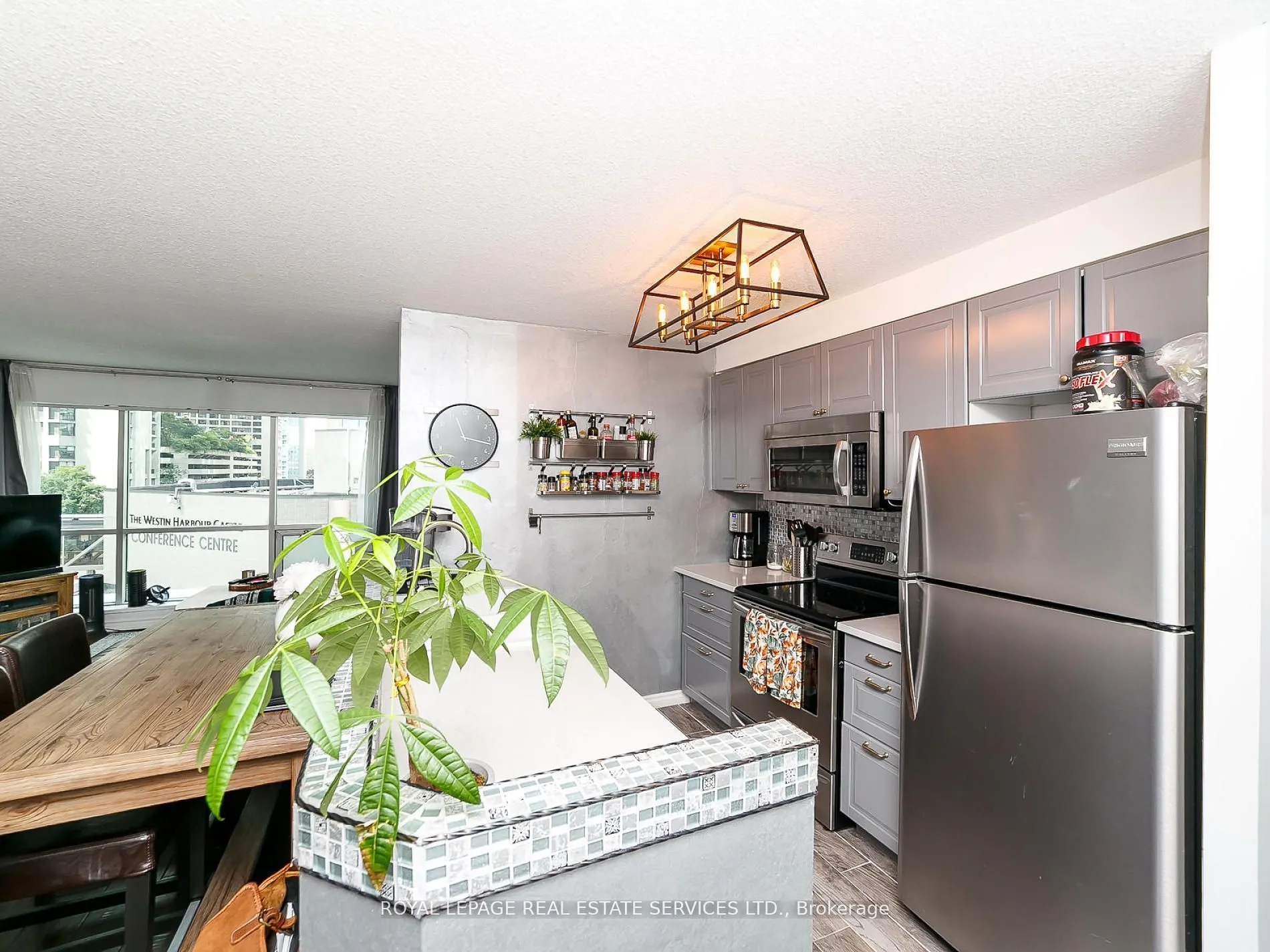 10 Queens Quay W, #407