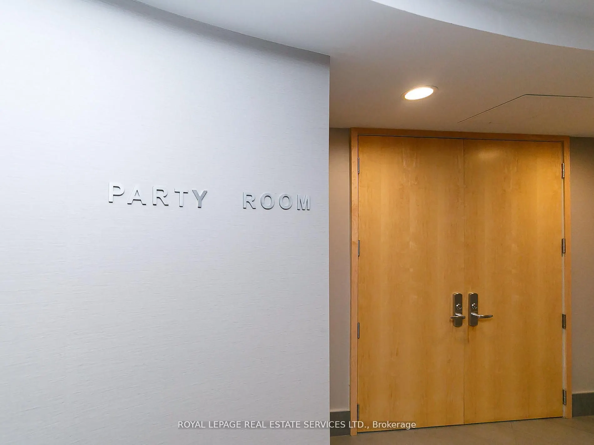 10 Queens Quay W, #407