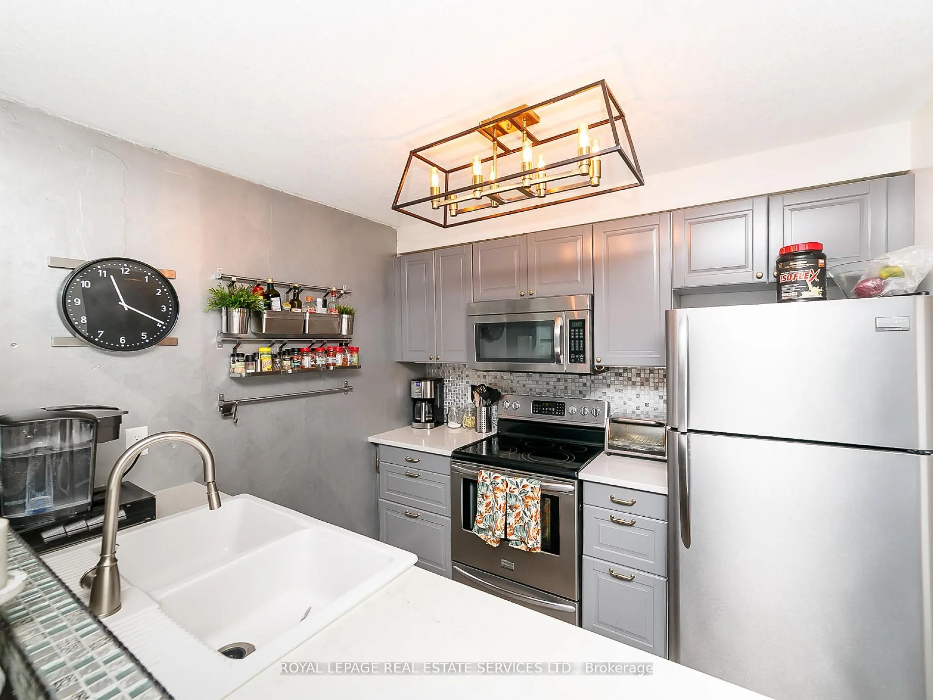 10 Queens Quay W, #407