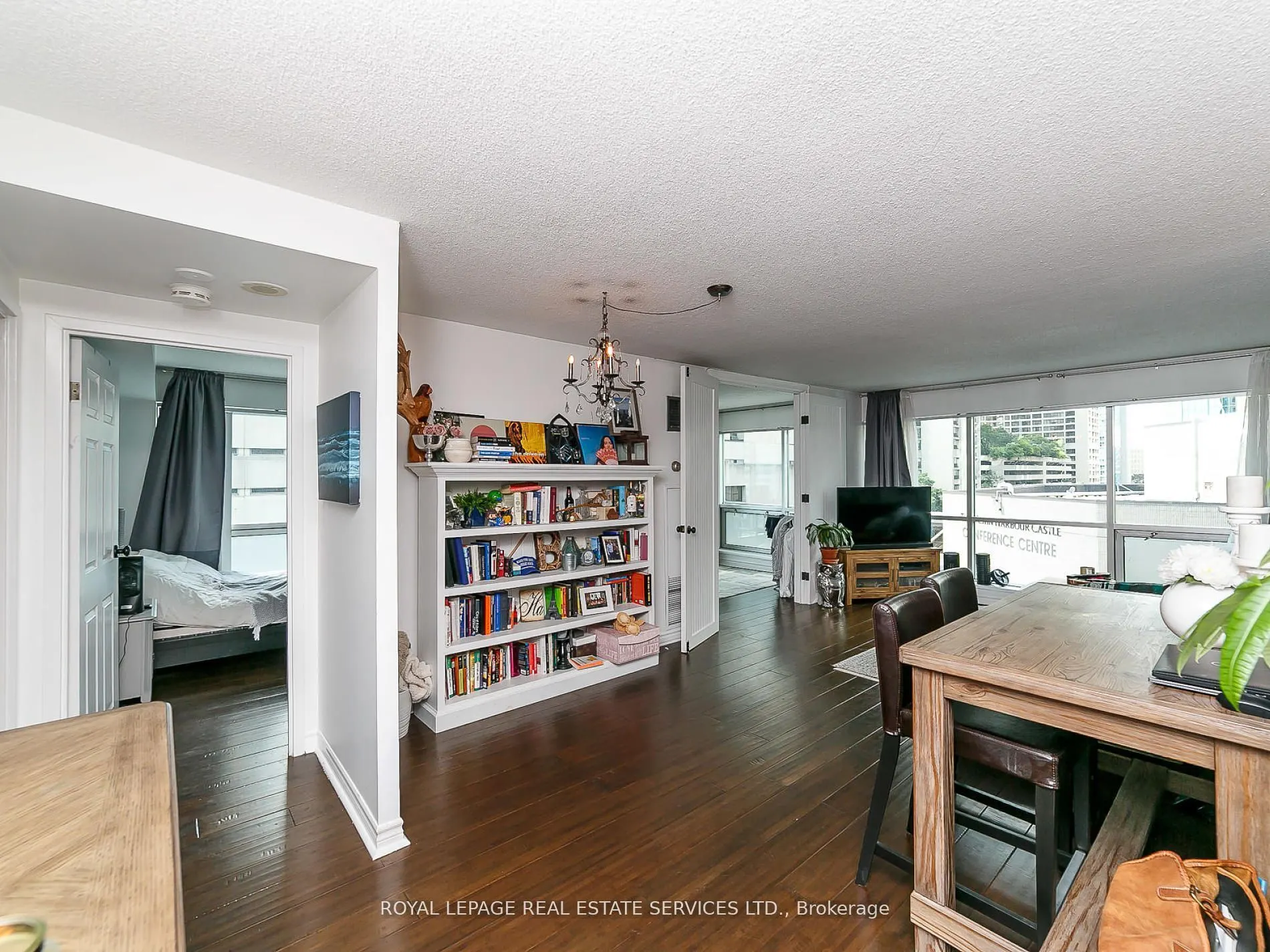 10 Queens Quay W, #407