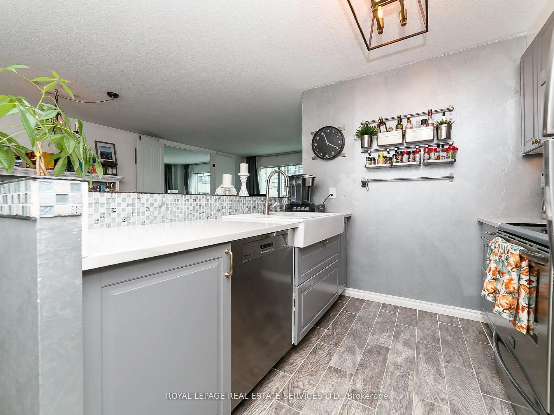 10 Queens Quay W, #407