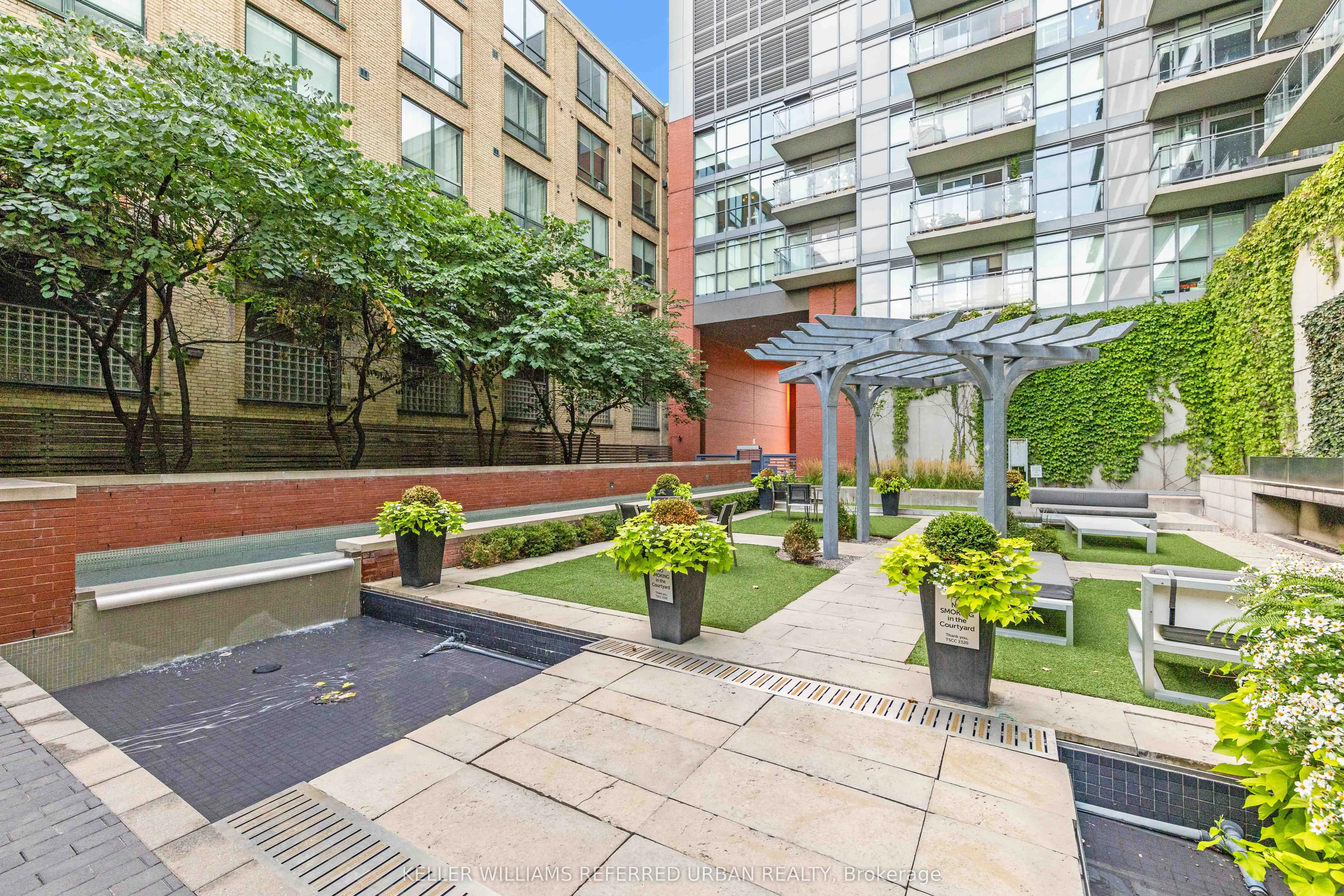 775 King Street W, #811