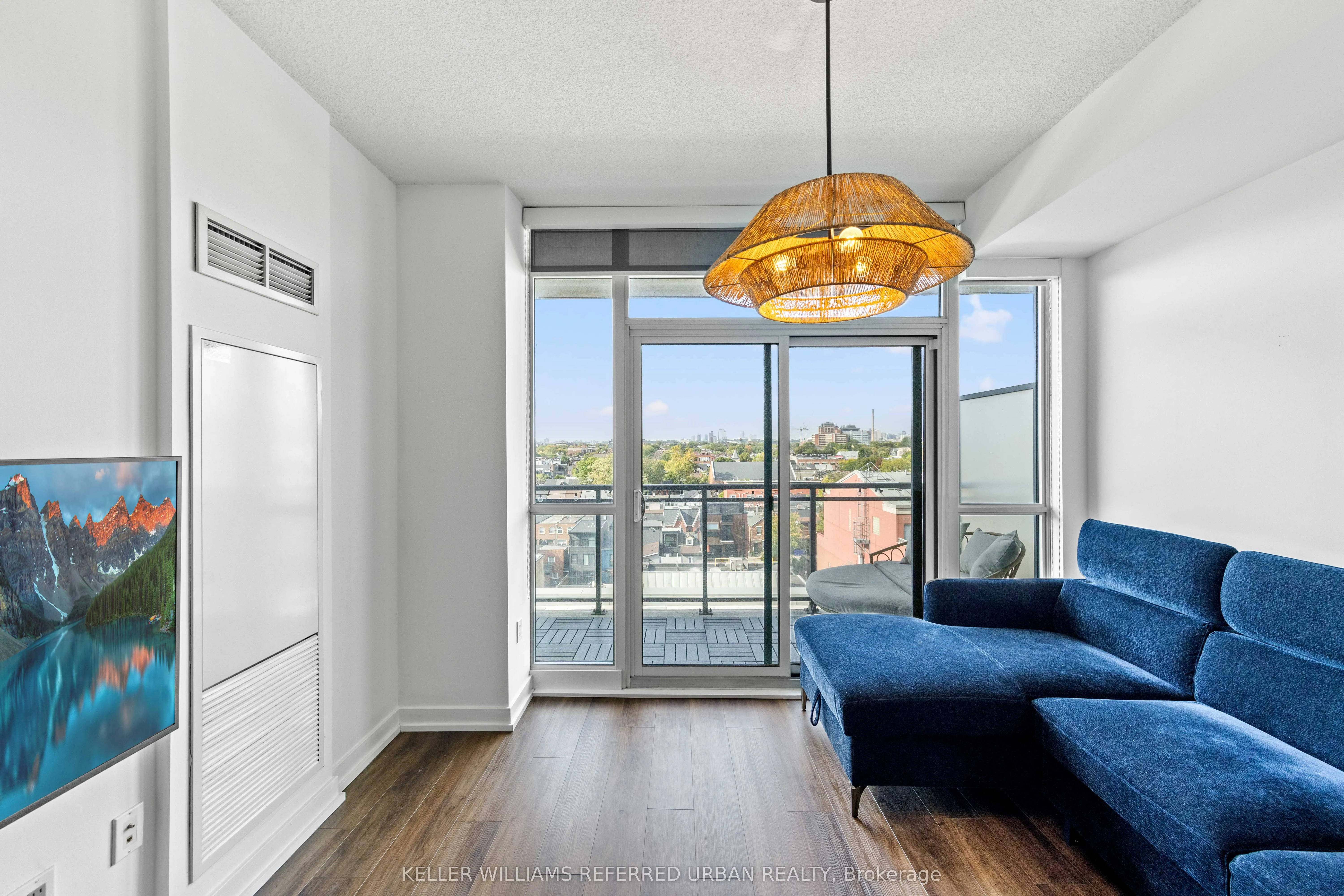 775 King Street W, #811