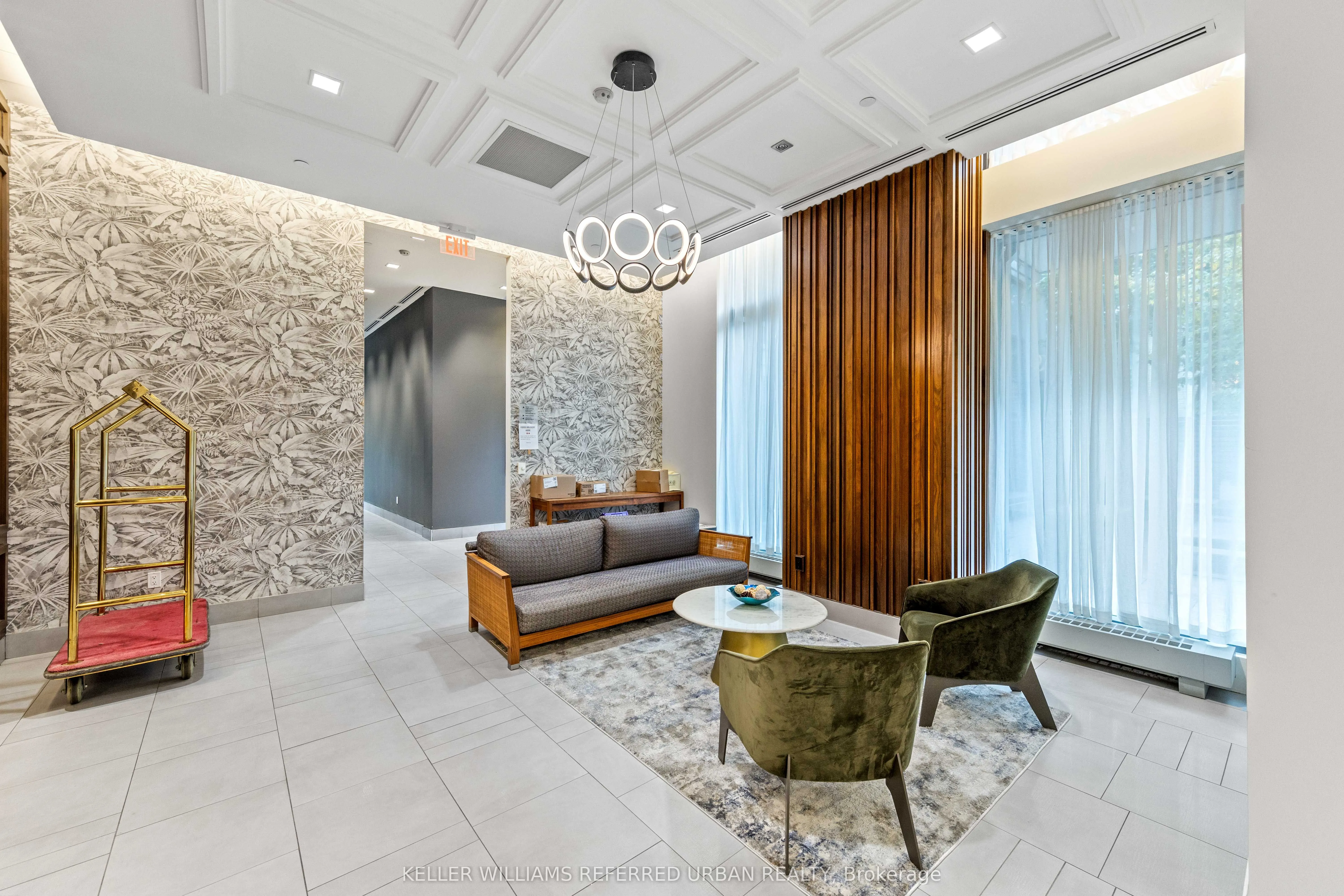 775 King Street W, #811