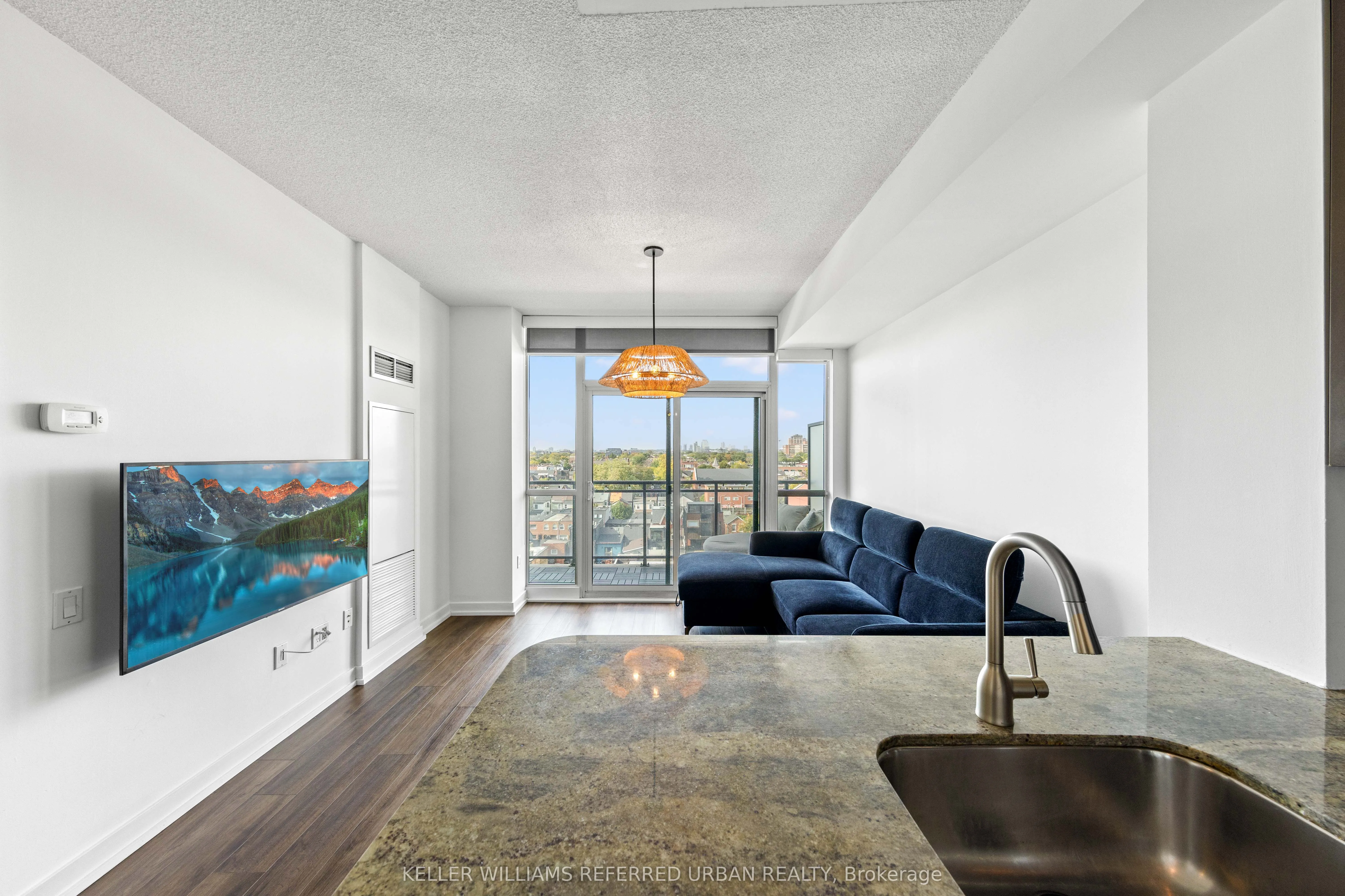 775 King Street W, #811