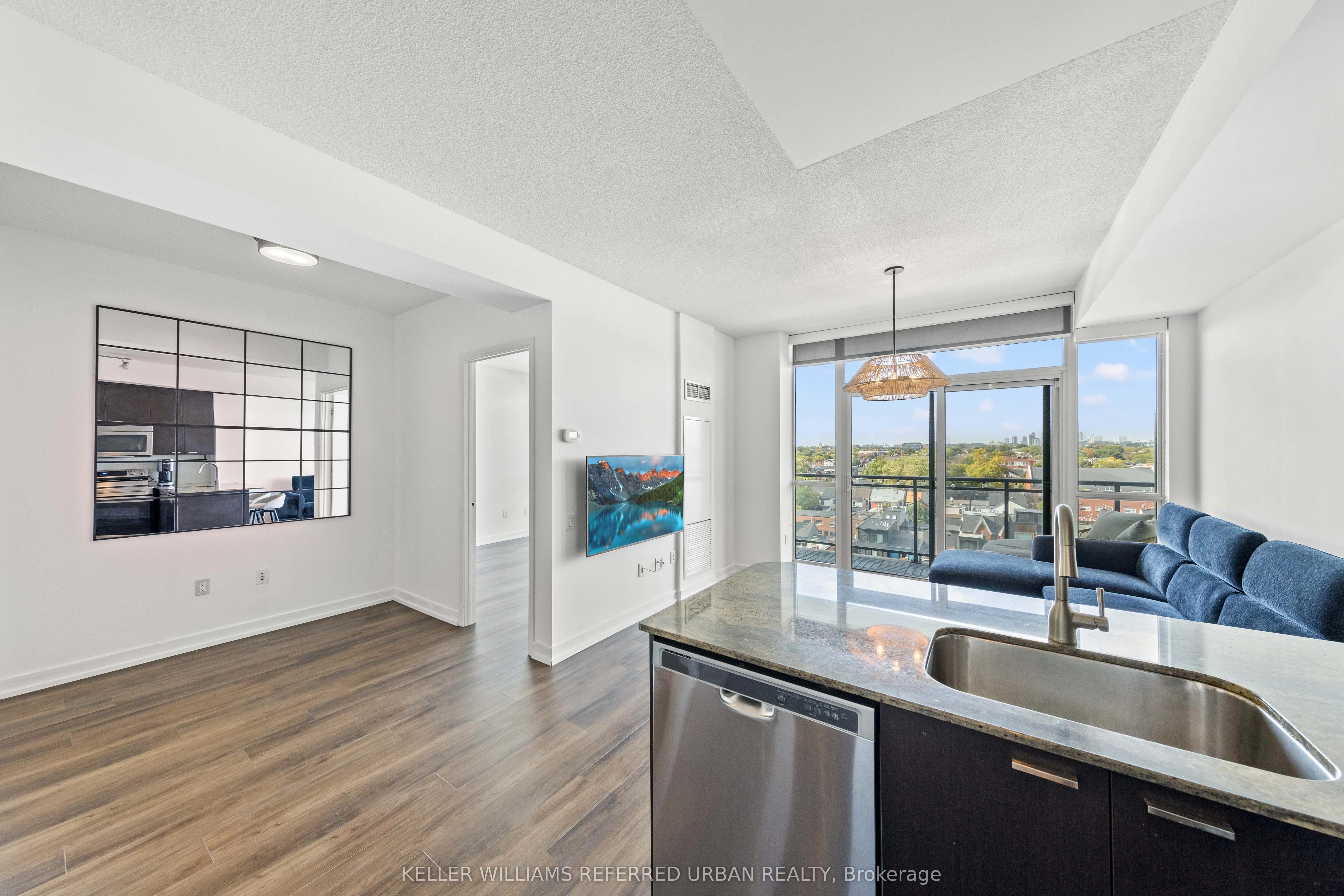 775 King Street W, #811