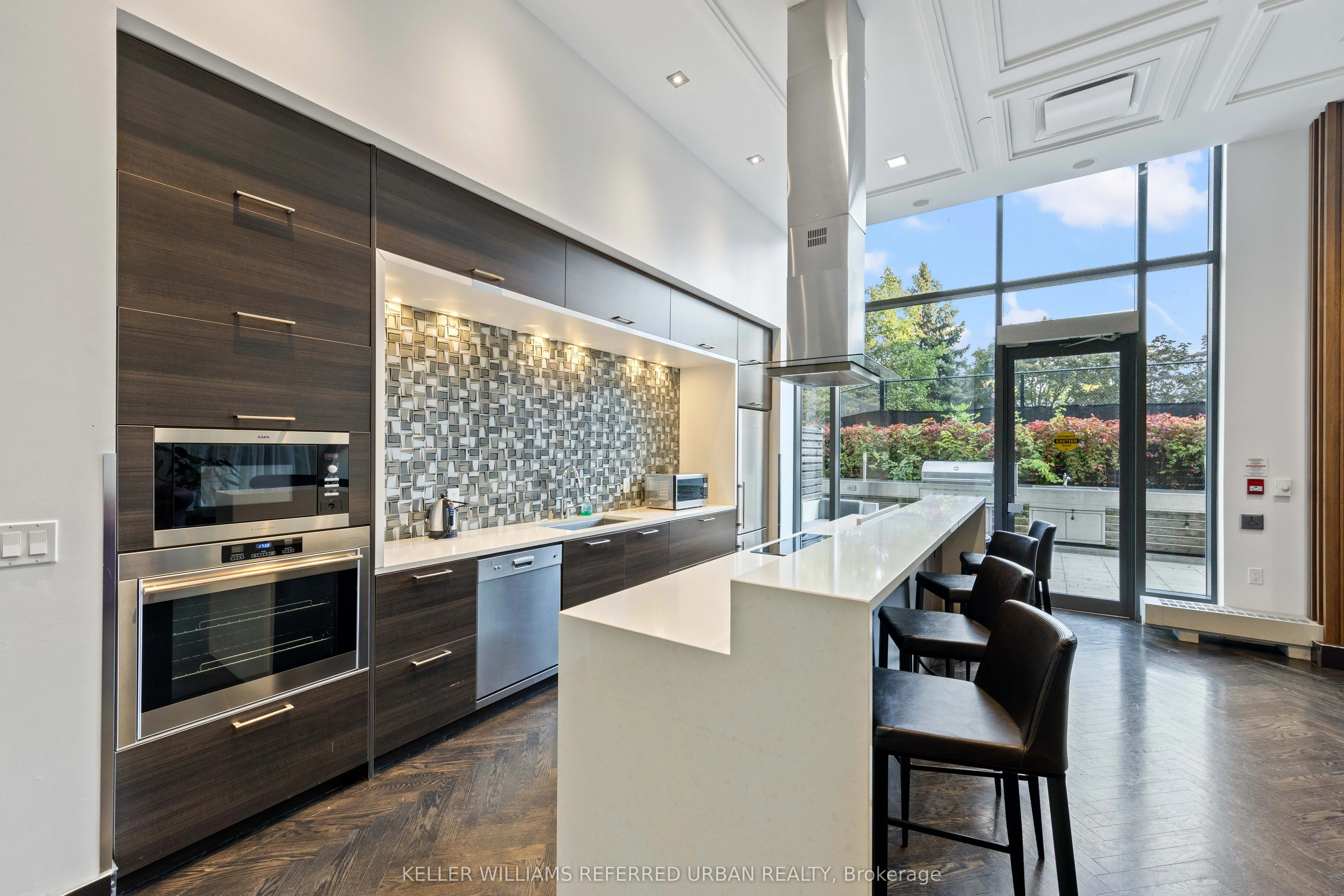 775 King Street W, #811