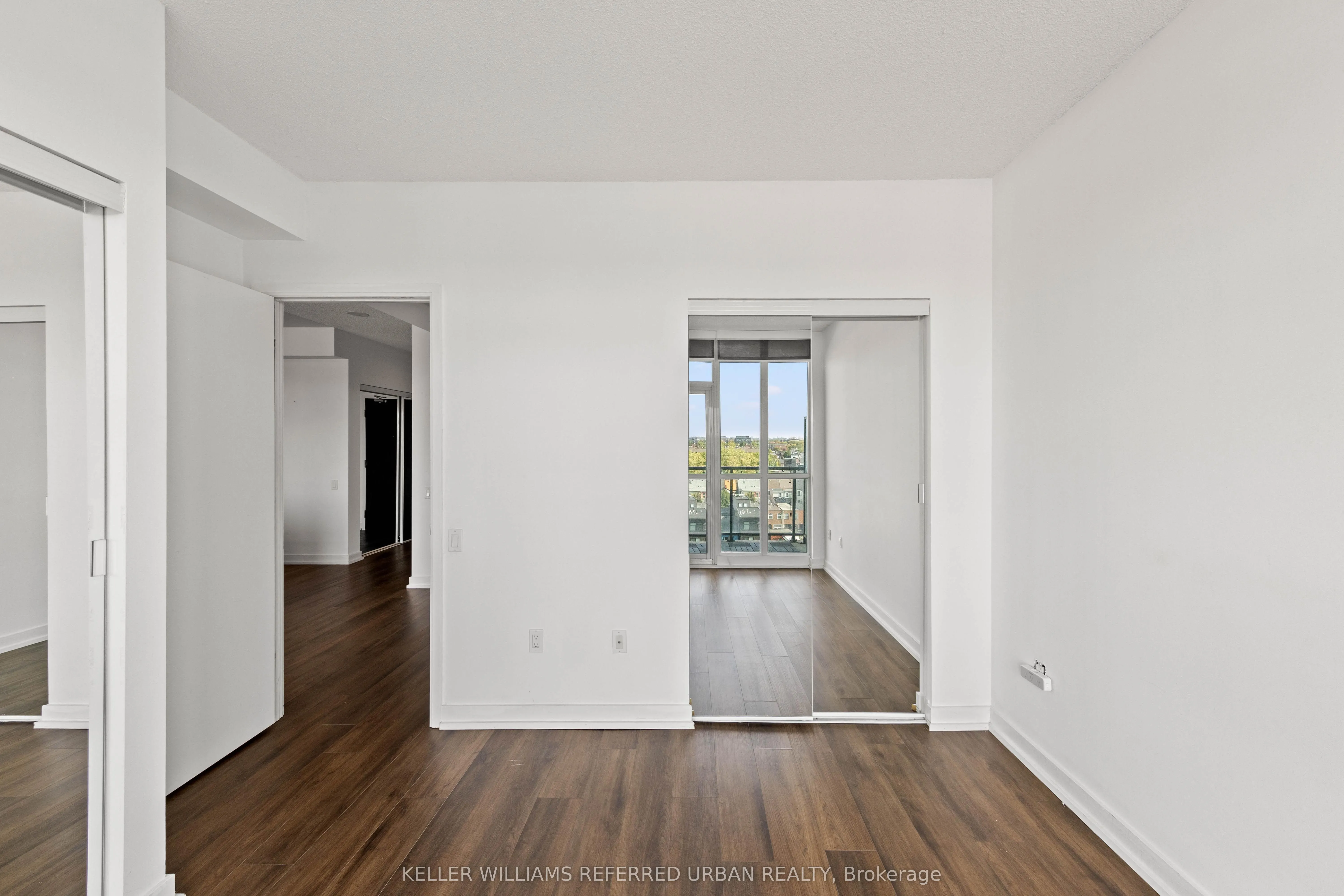 775 King Street W, #811
