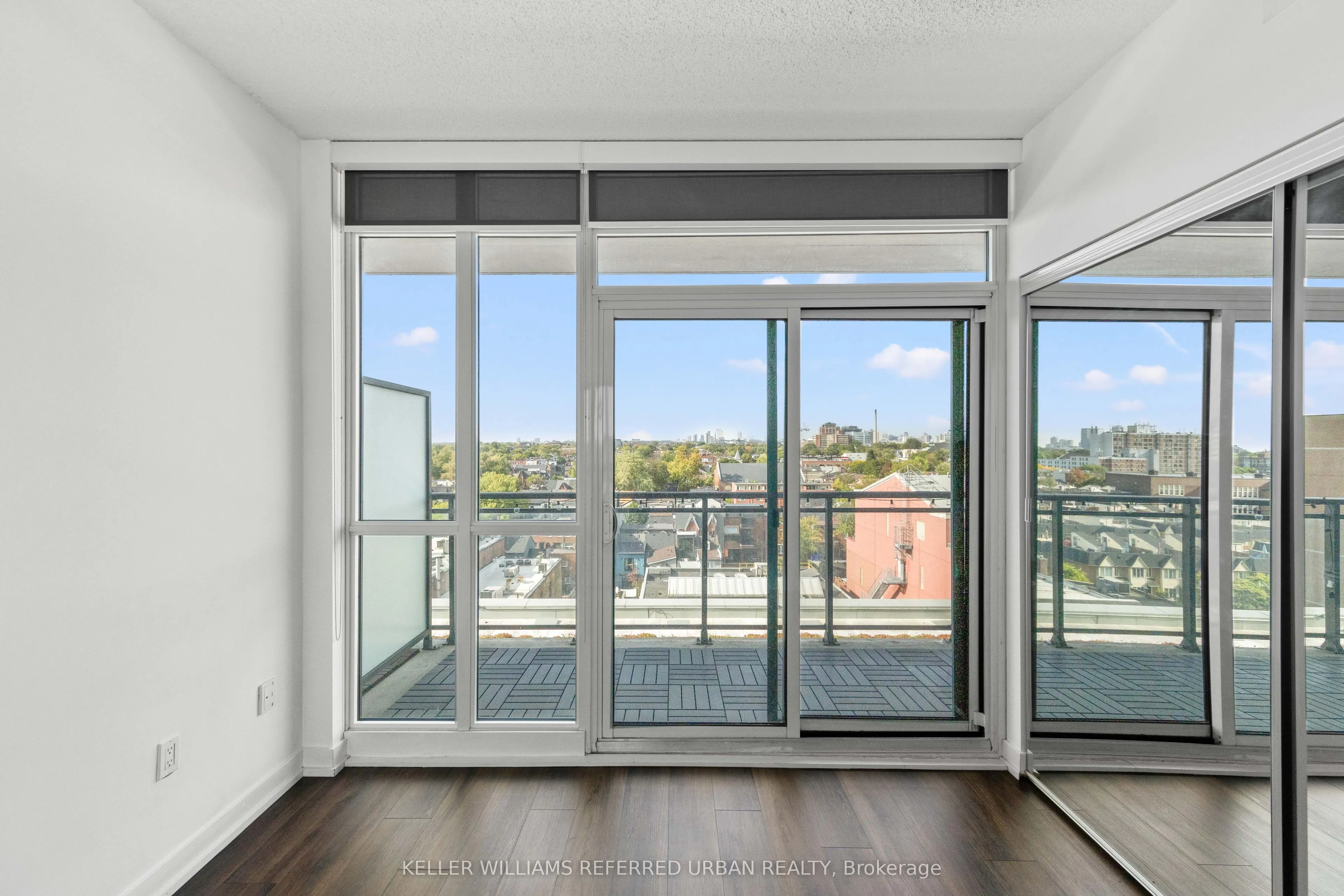 775 King Street W, #811