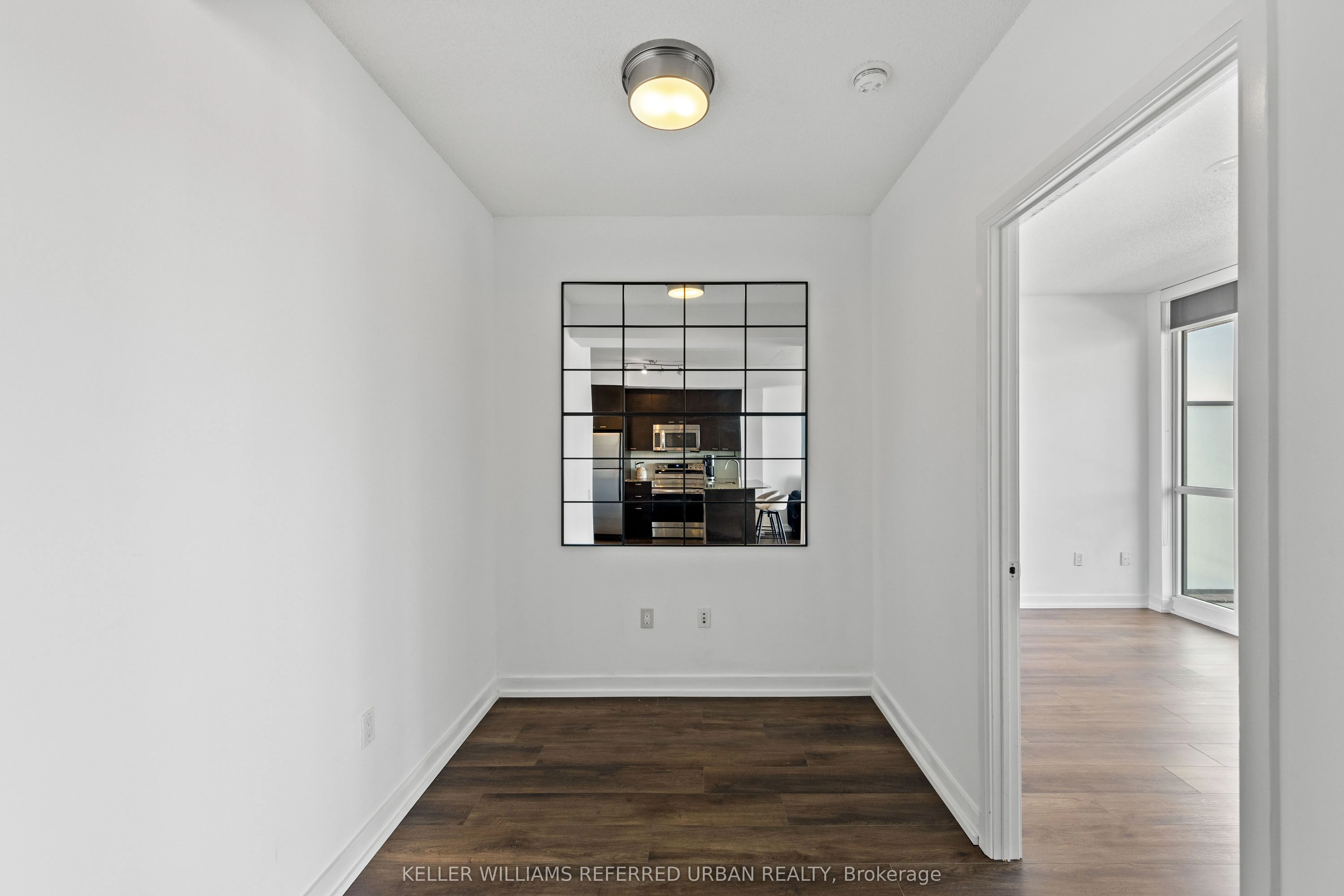 775 King Street W, #811