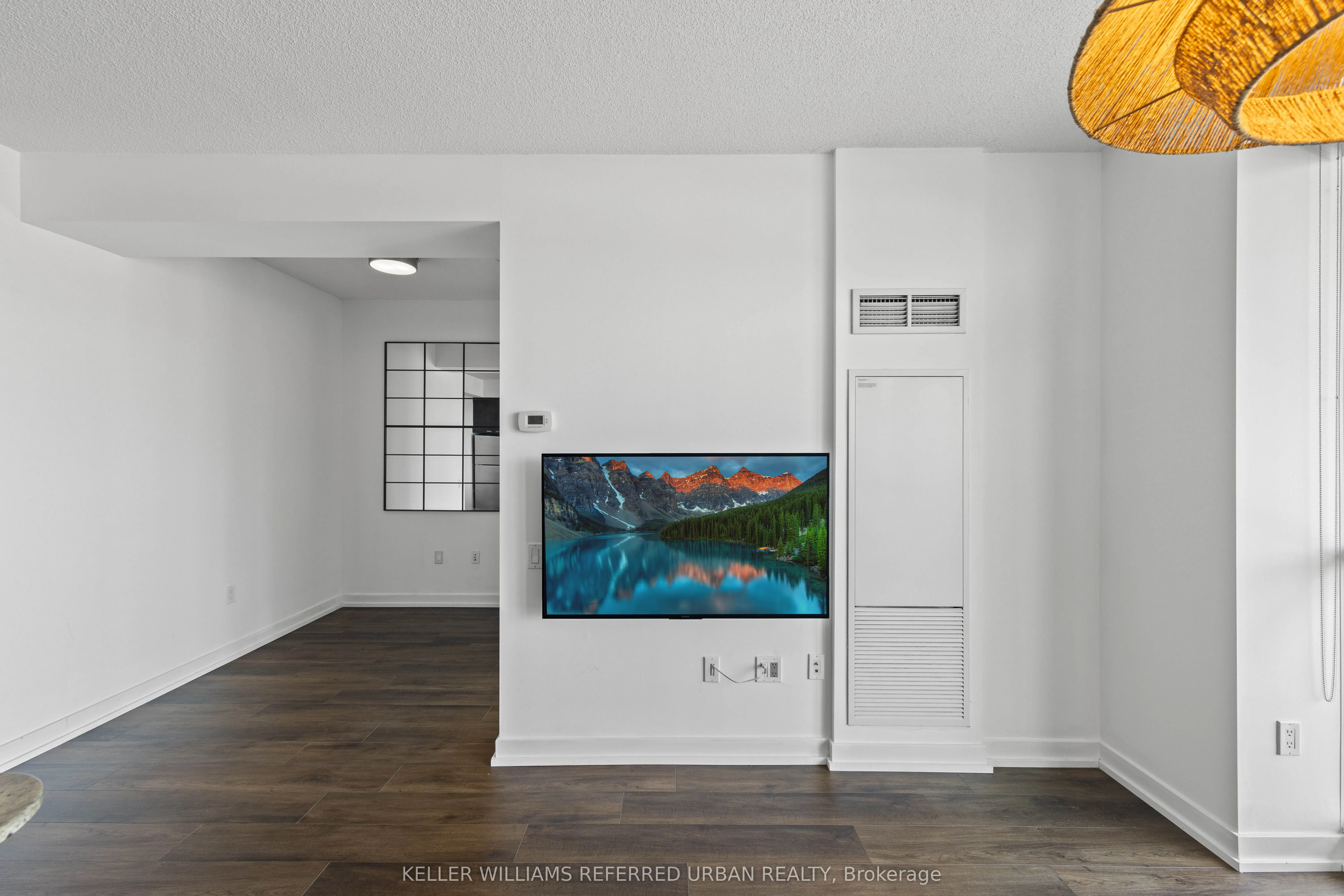 775 King Street W, #811