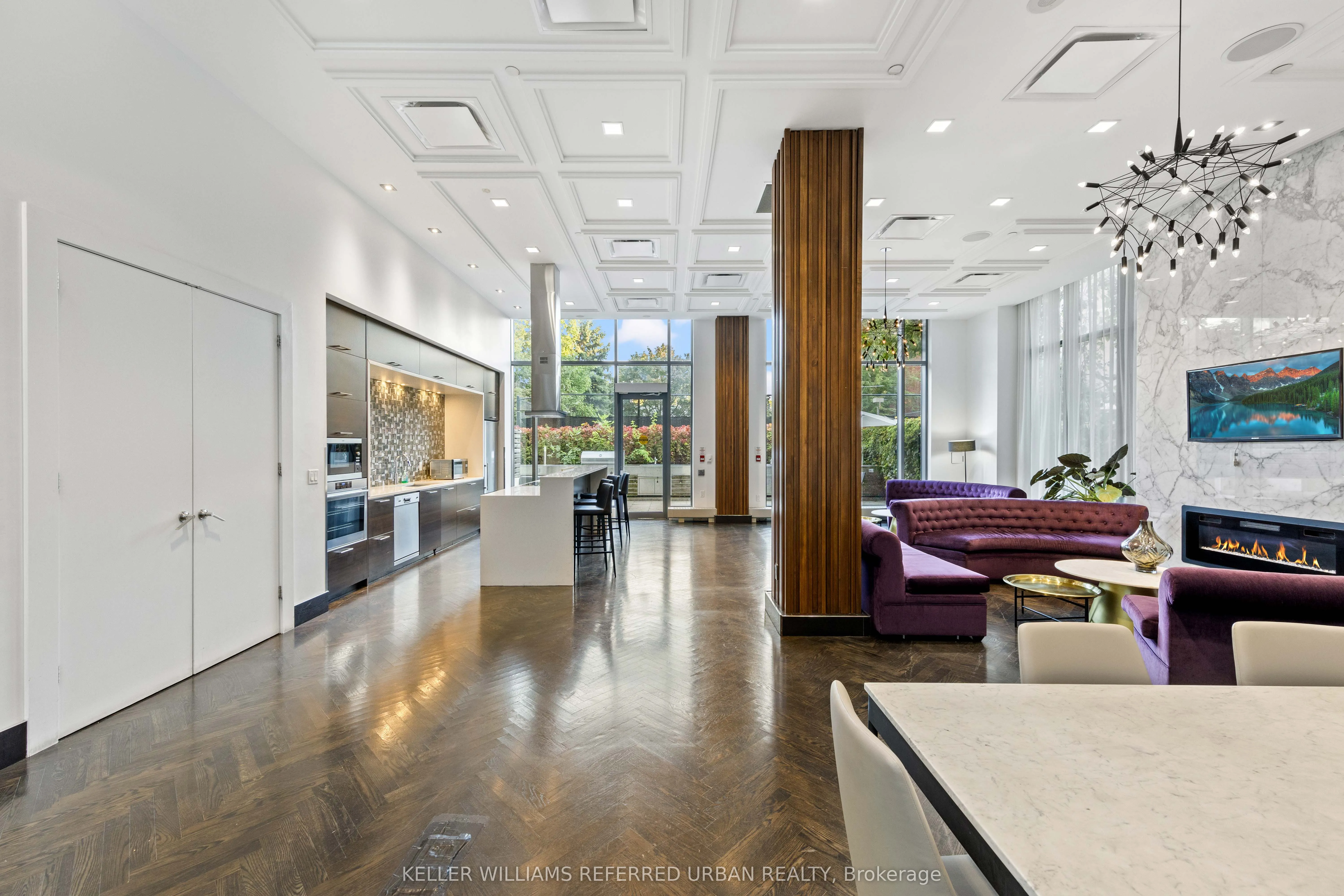 775 King Street W, #811