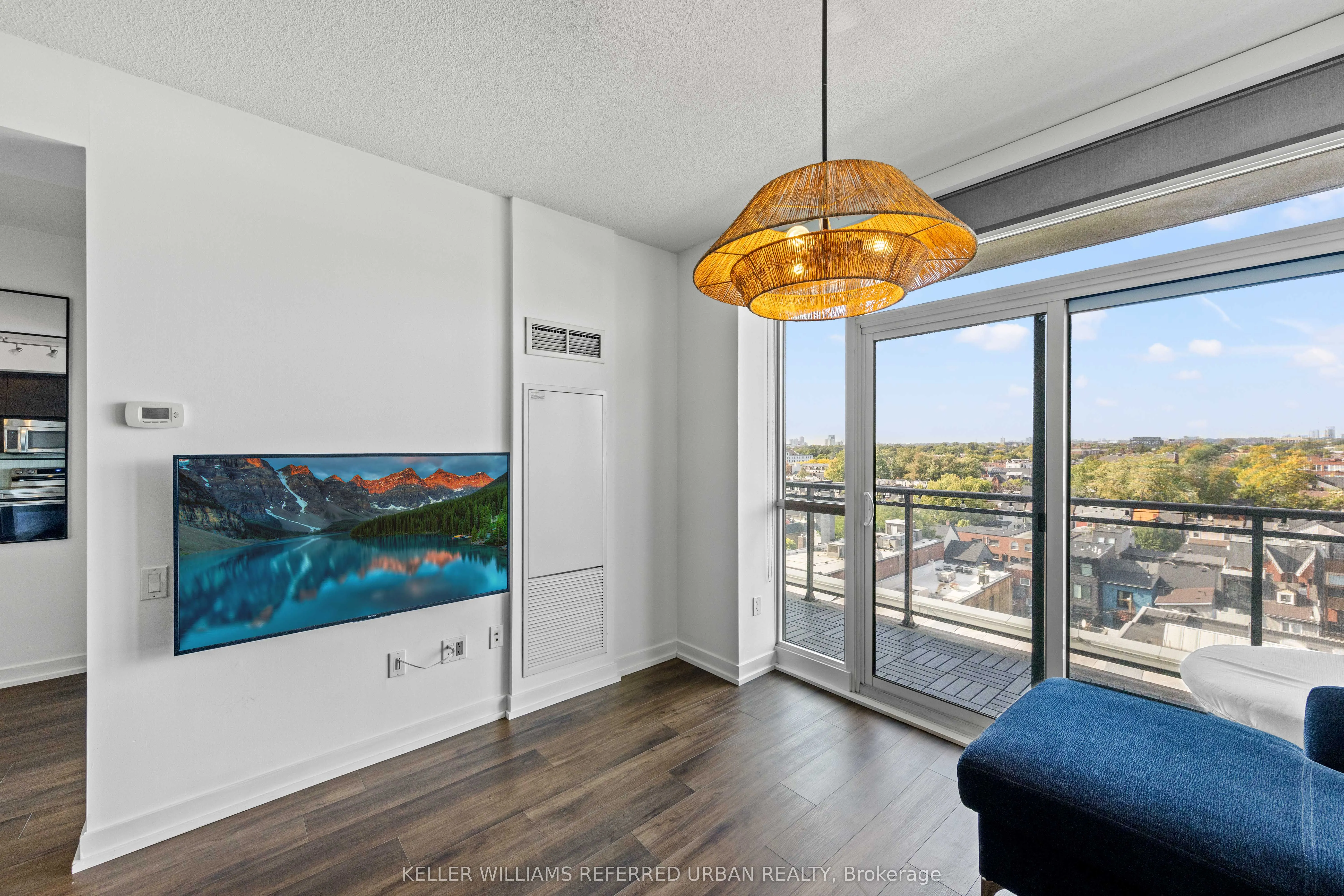 775 King Street W, #811