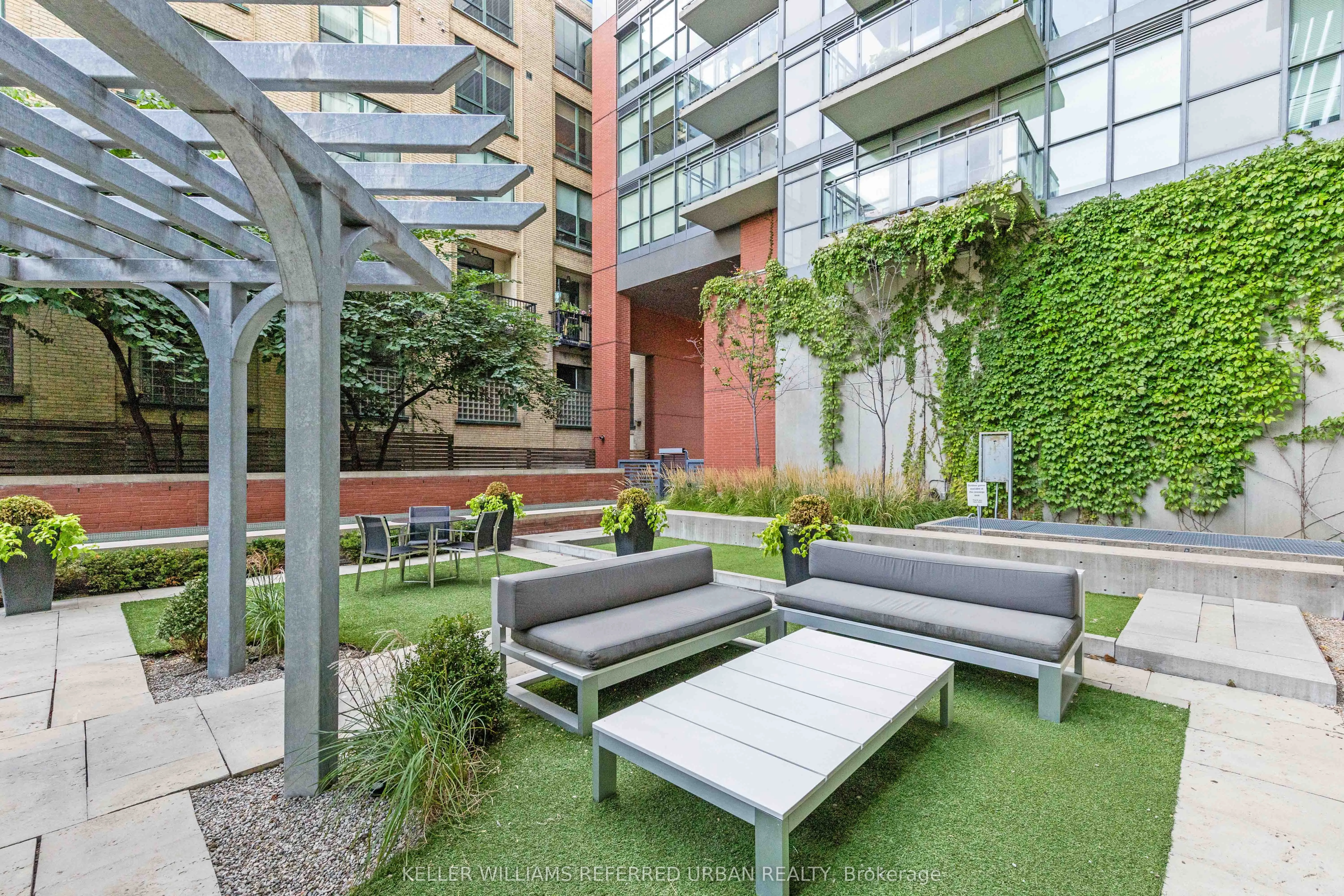 775 King Street W, #811