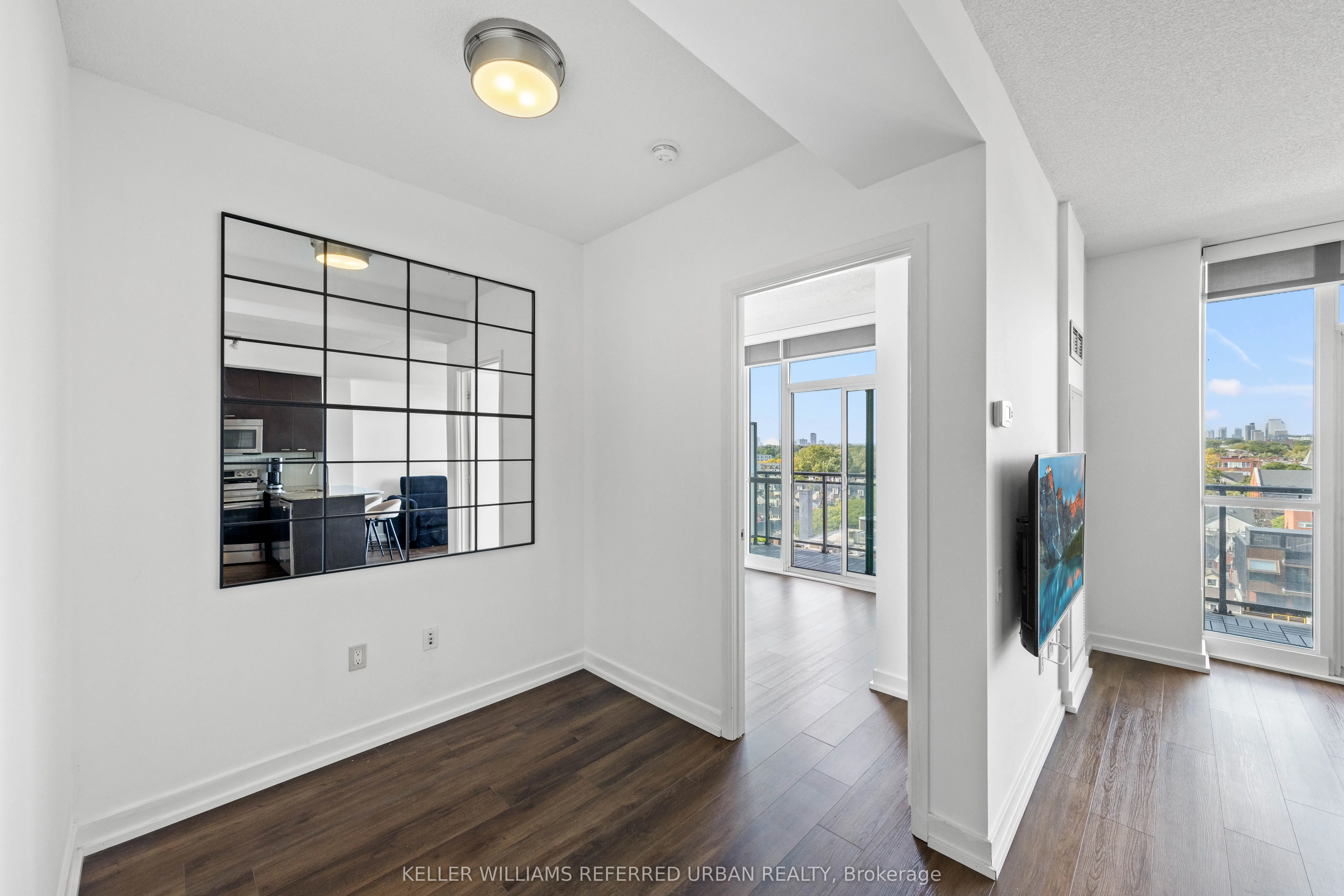 775 King Street W, #811