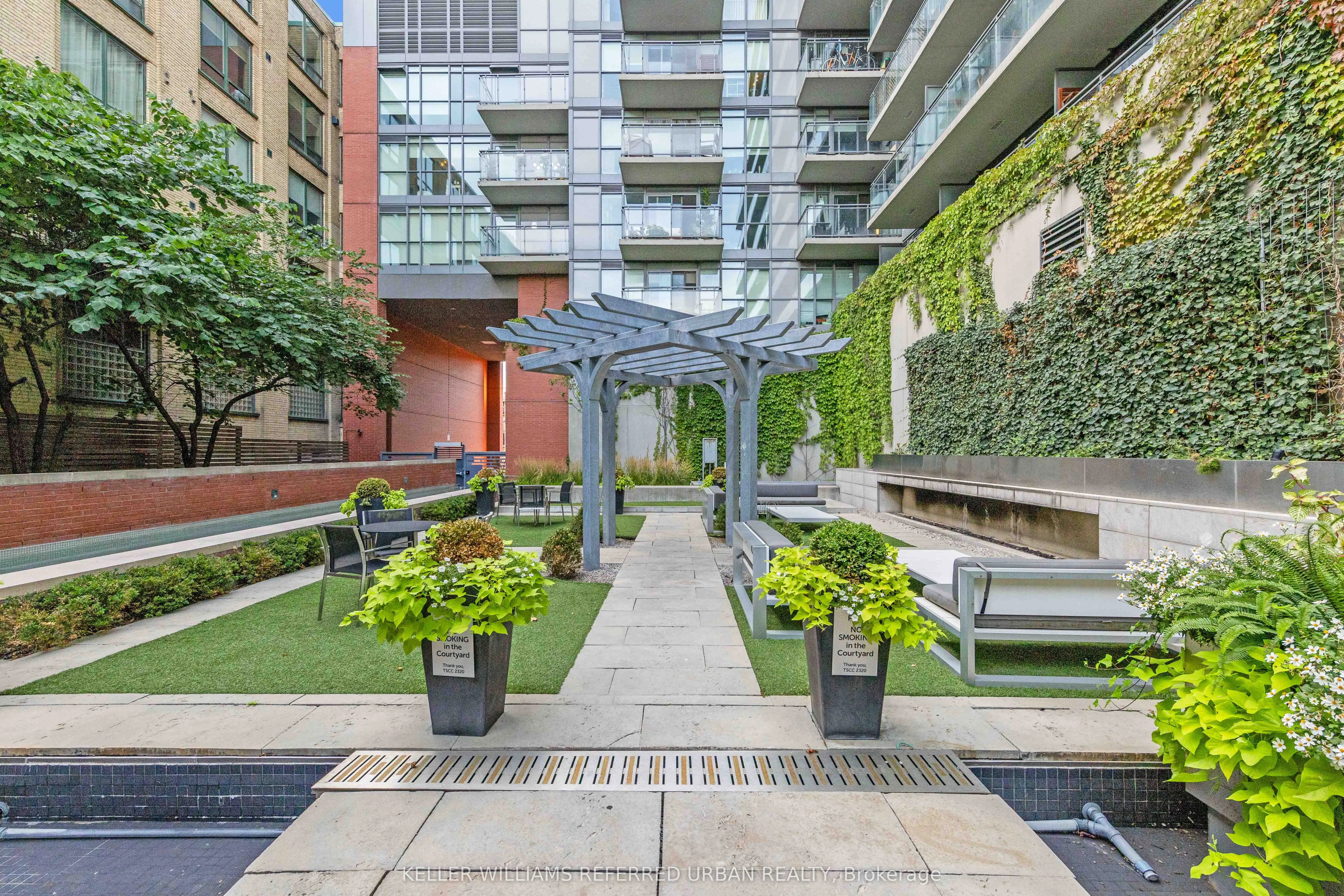 775 King Street W, #811