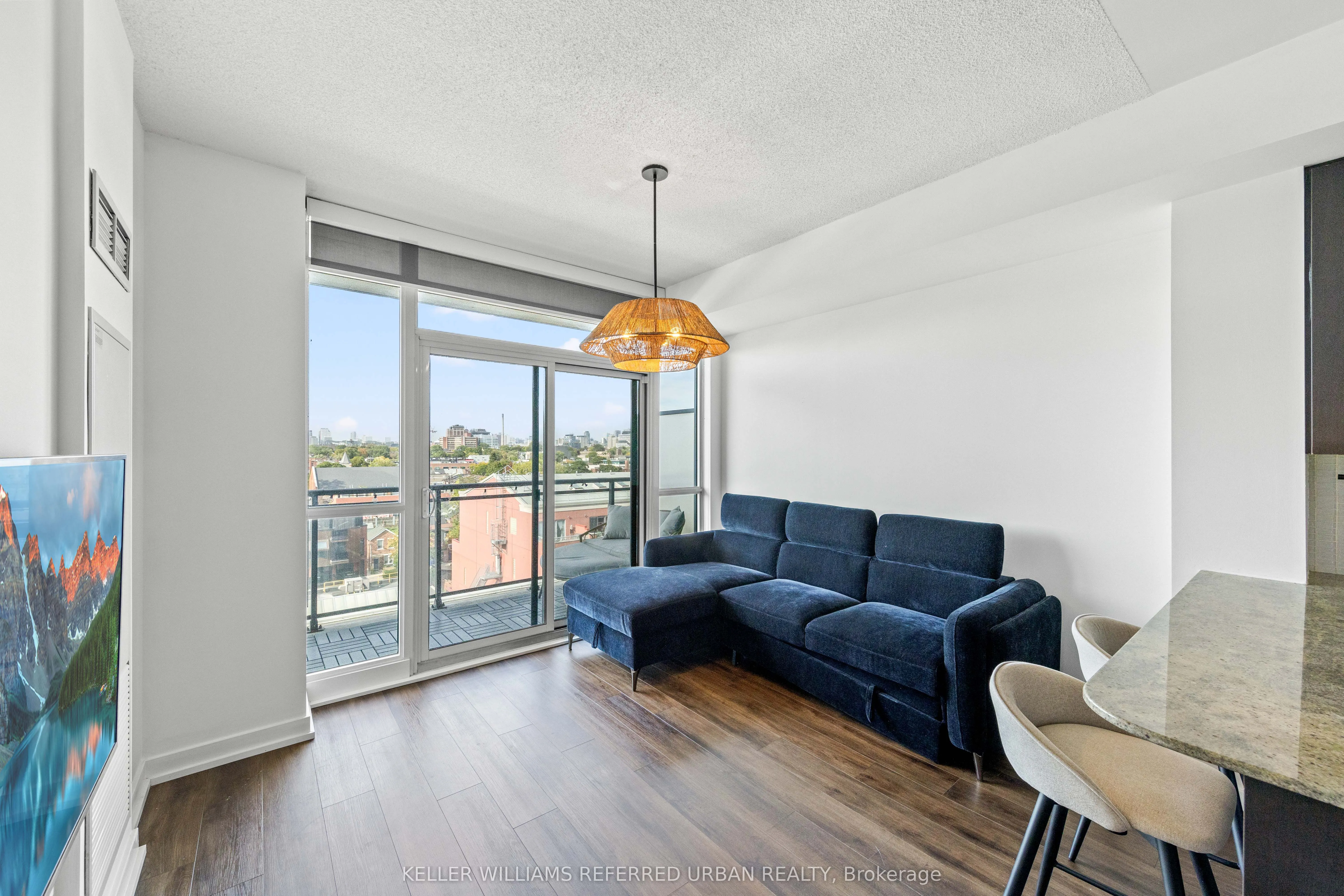 775 King Street W, #811