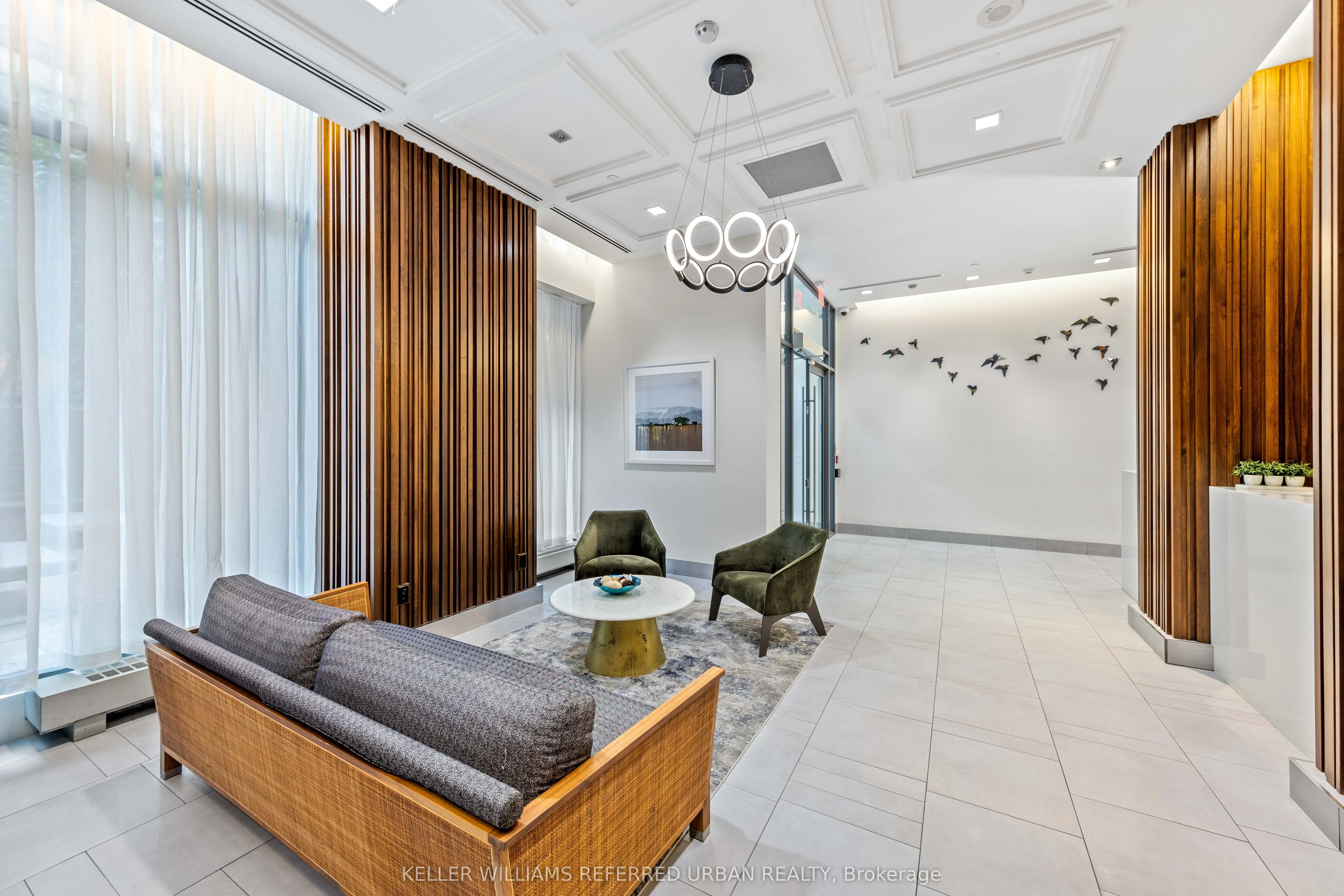 775 King Street W, #811