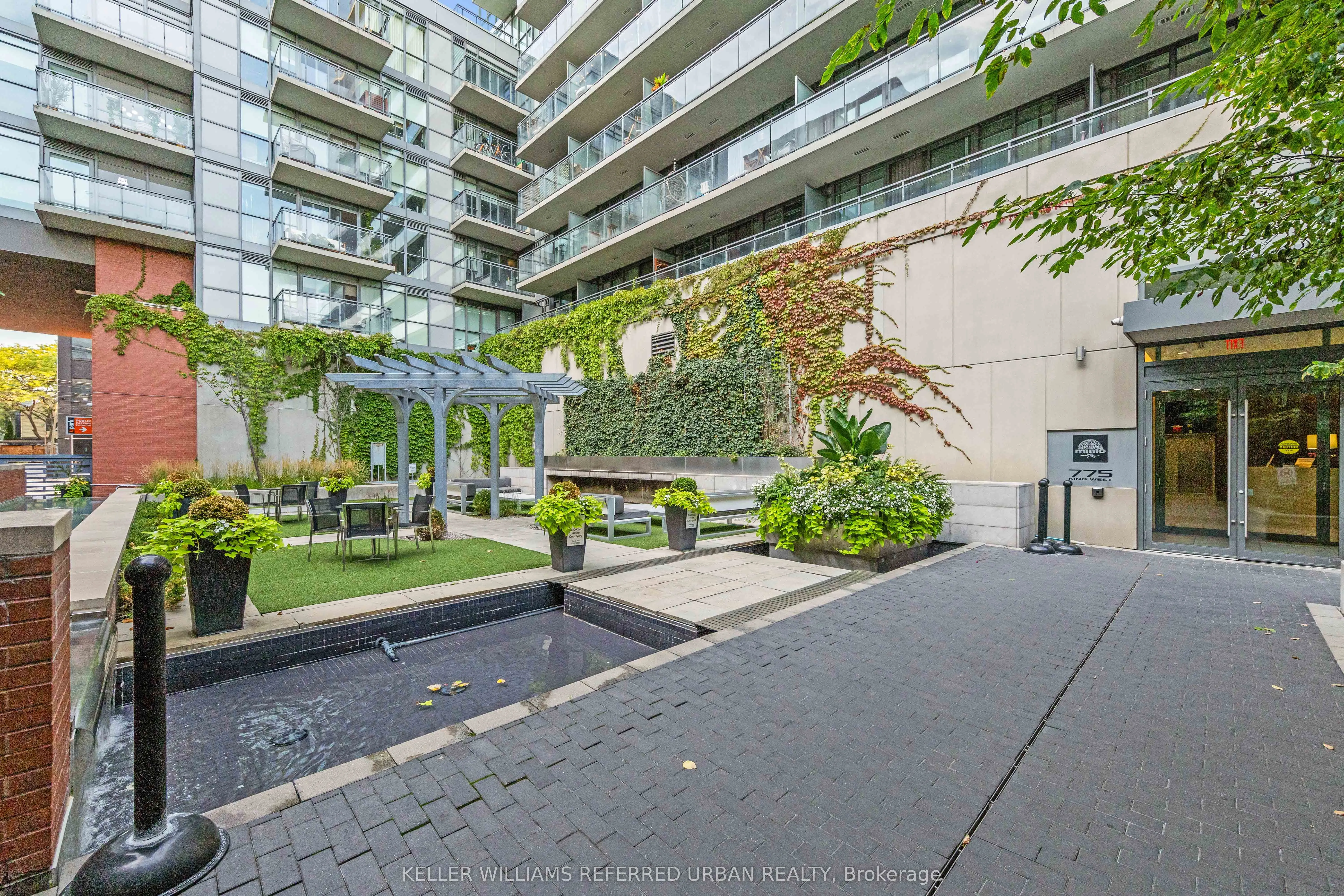 775 King Street W, #811