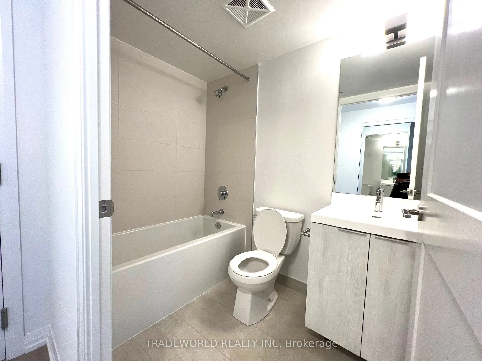 28 Widmer Street, #4927